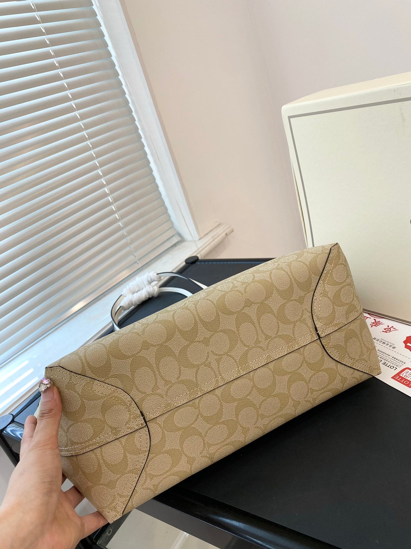 Co-BAG606