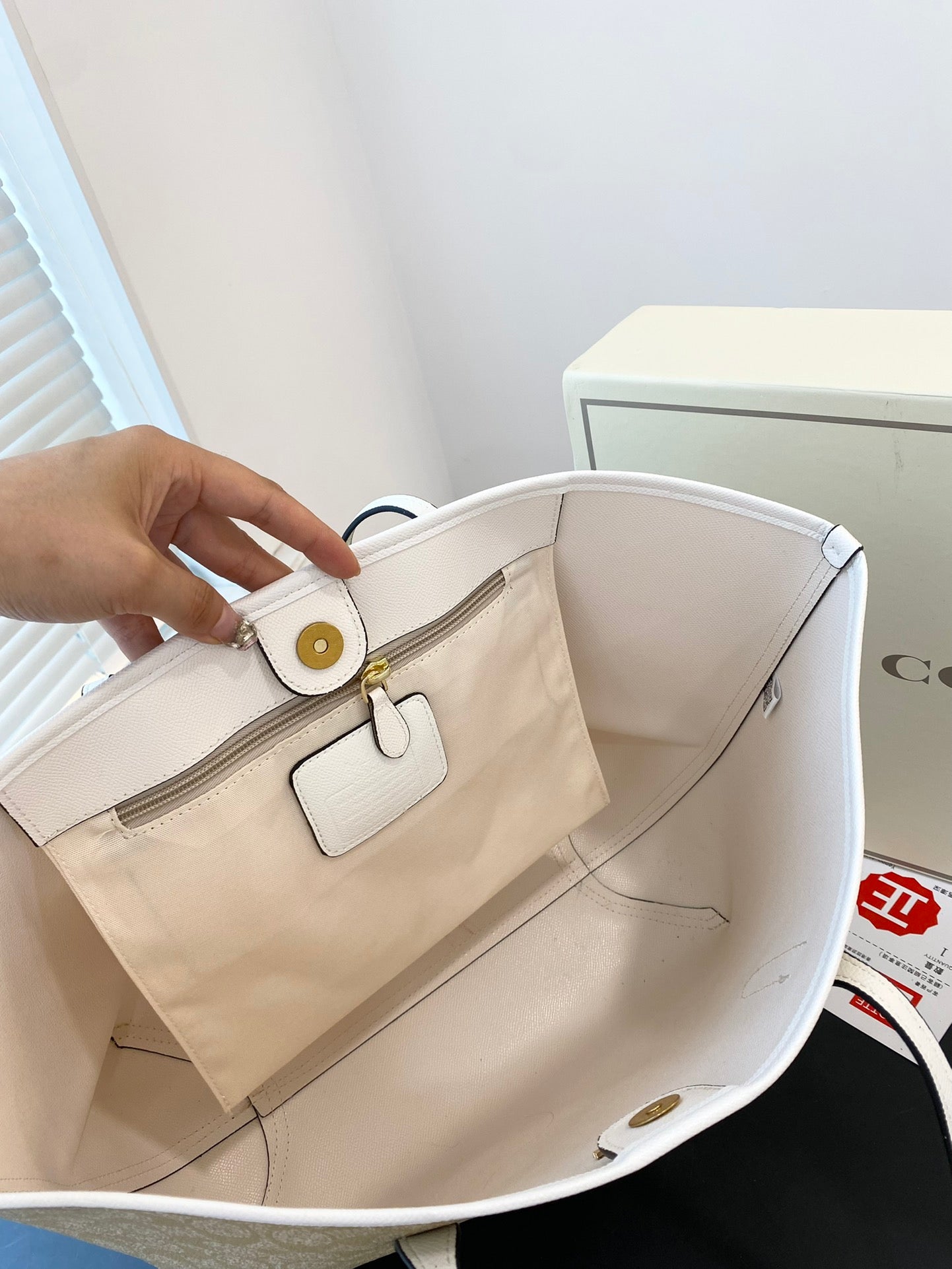 Co-BAG606