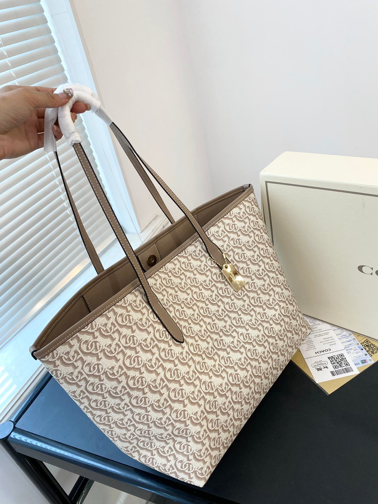 Co-BAG607