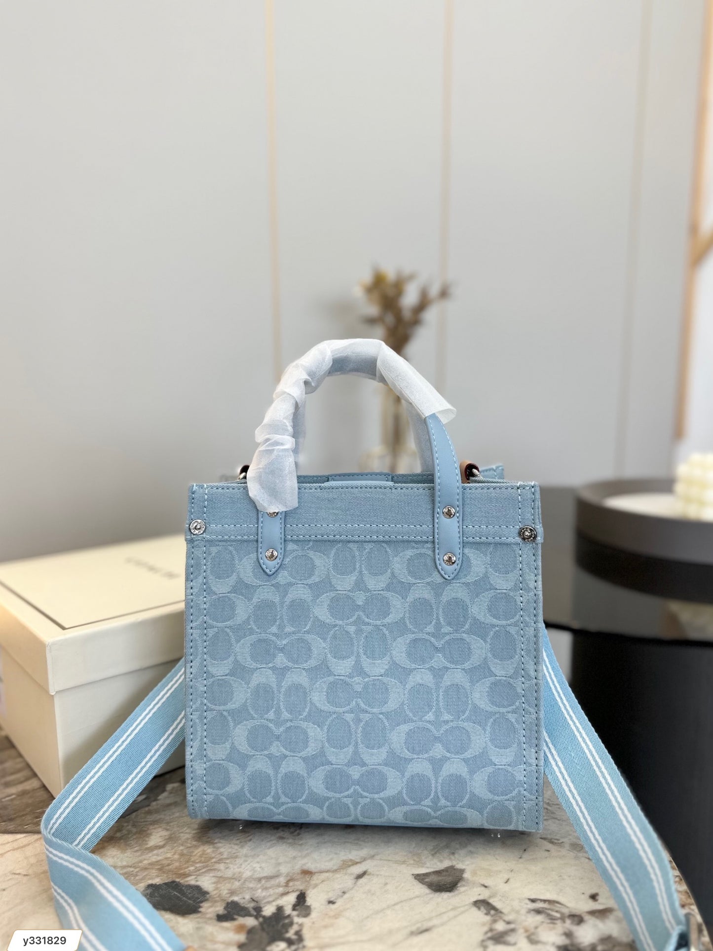 Co-BAG611