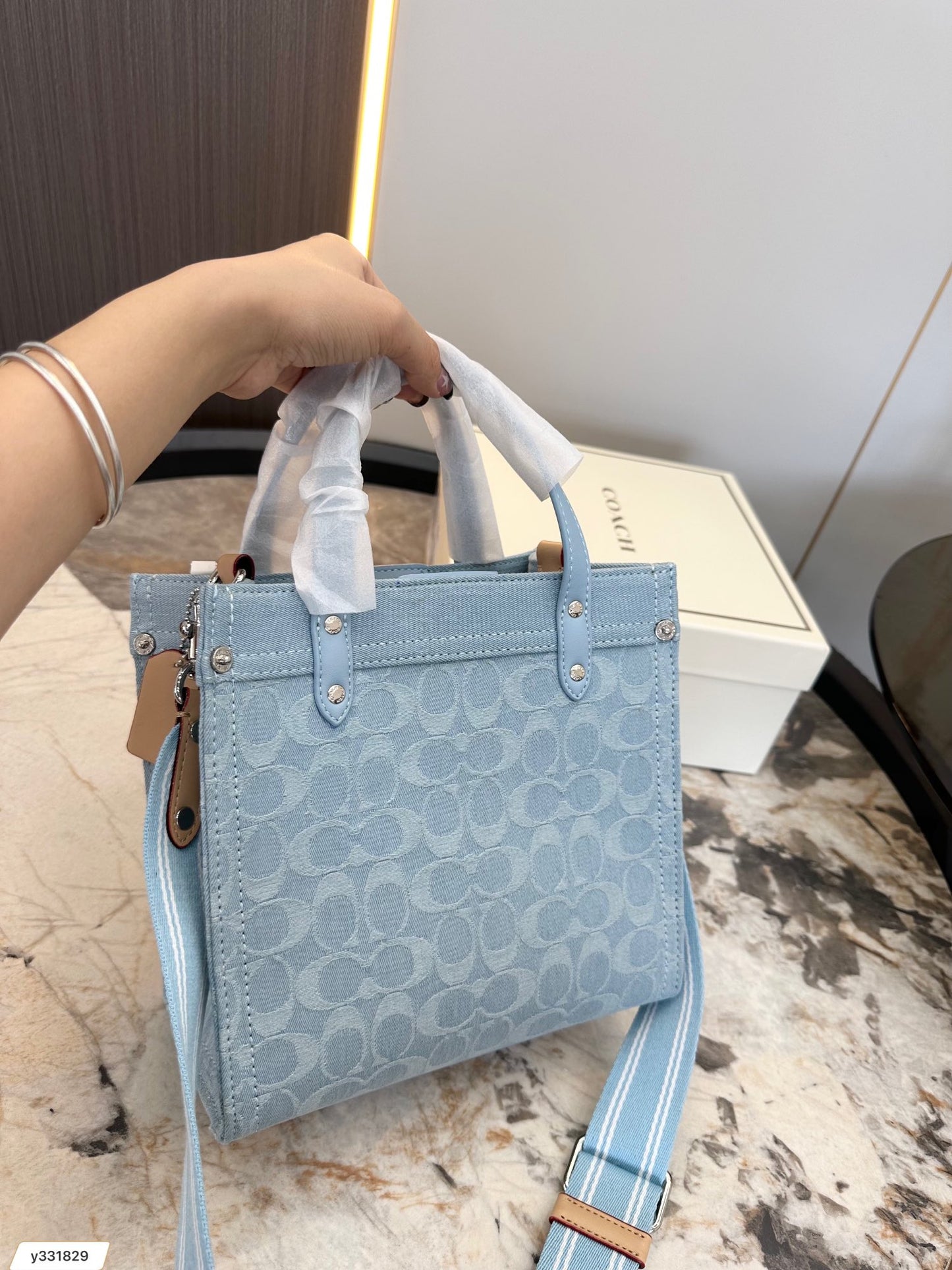 Co-BAG611