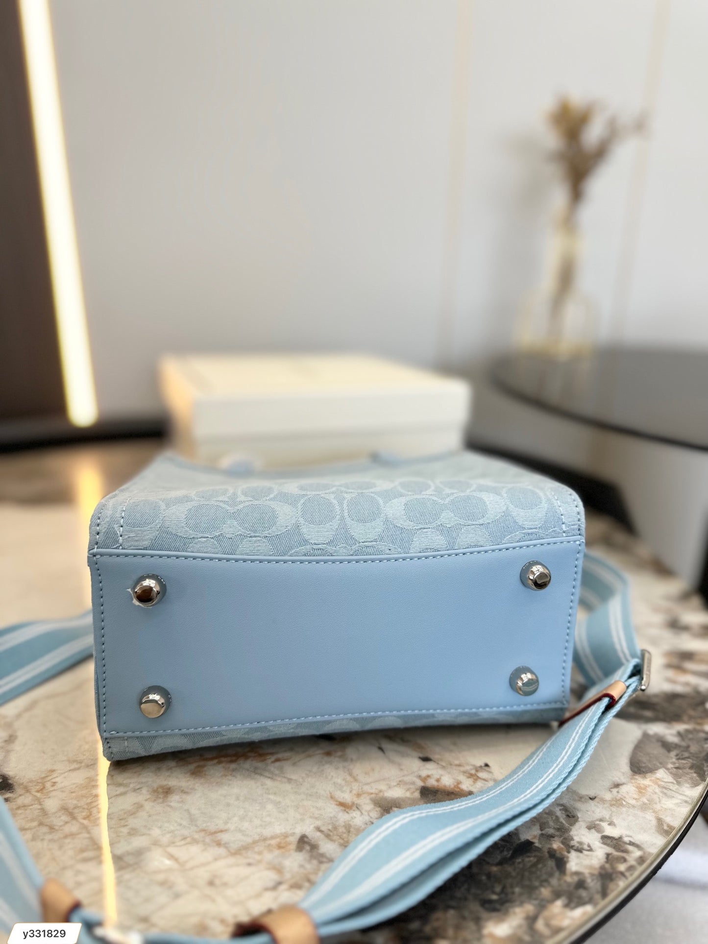 Co-BAG611