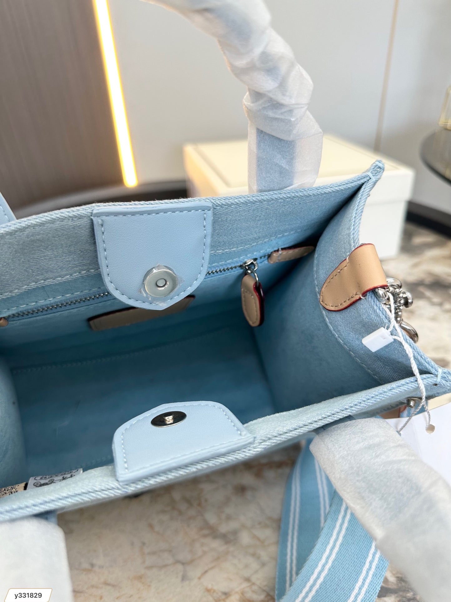 Co-BAG611