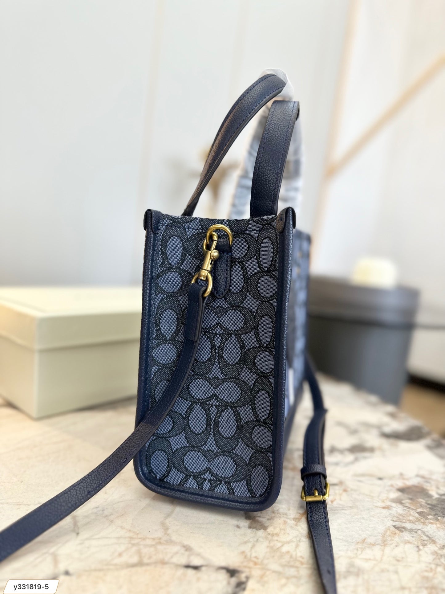 Co-BAG612