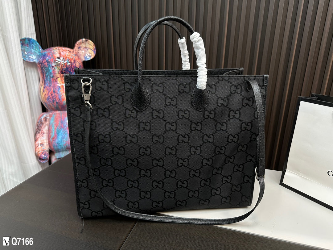 GUCCI BAG 42