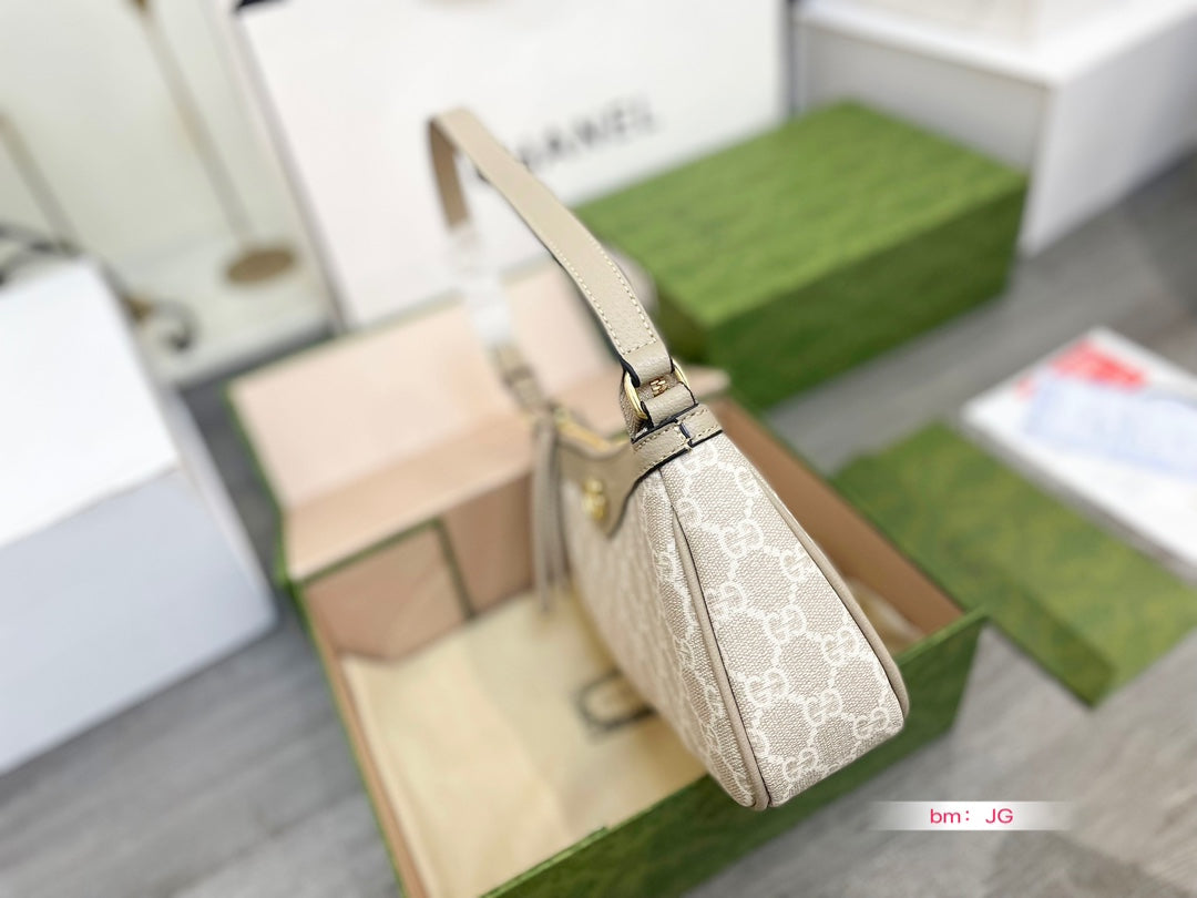 GUCCI BAG 81