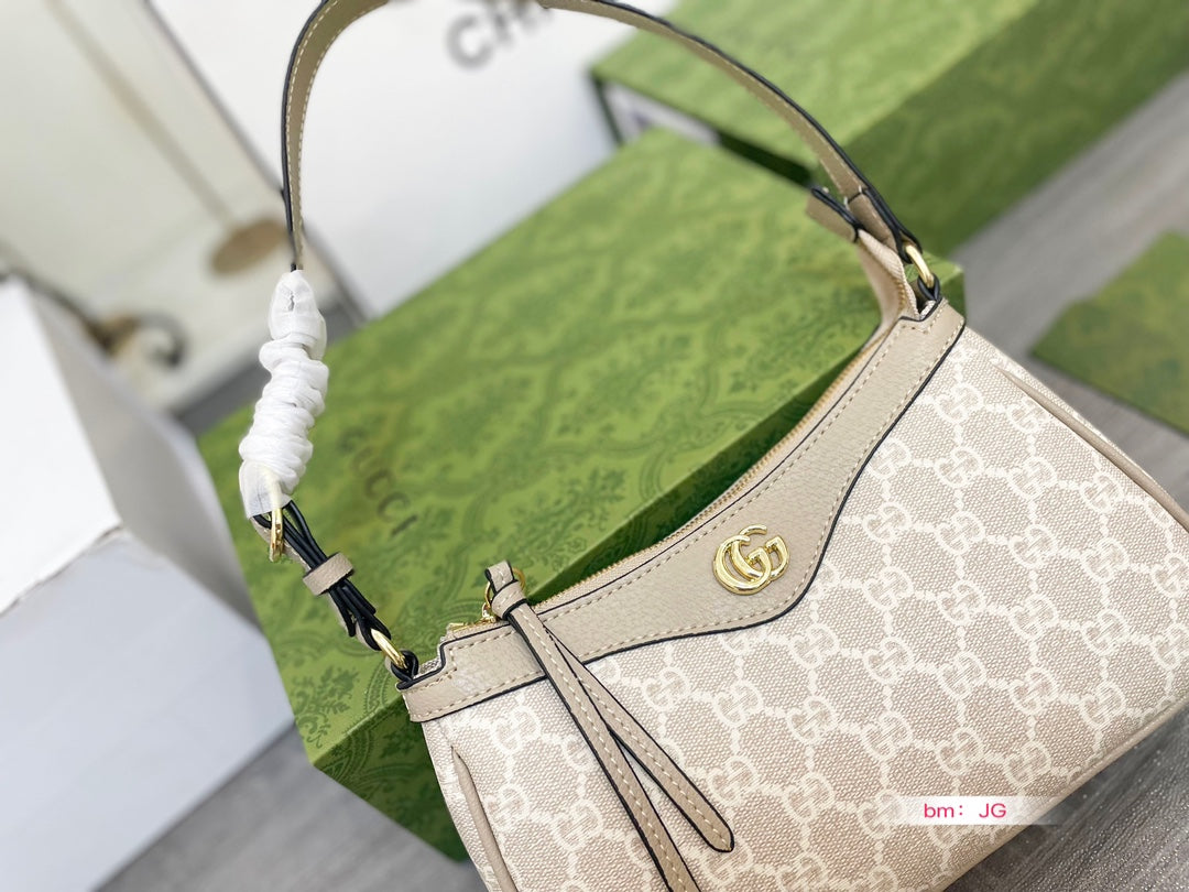 GUCCI BAG 81
