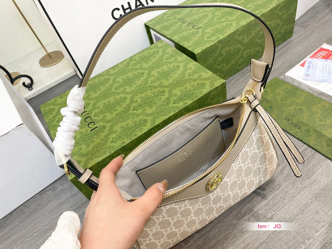GUCCI BAG 81