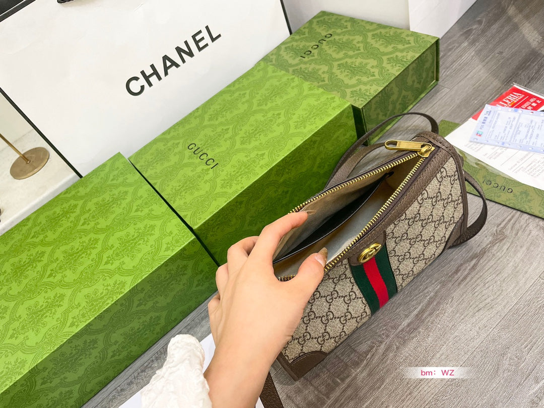 GUCCI BAG 84