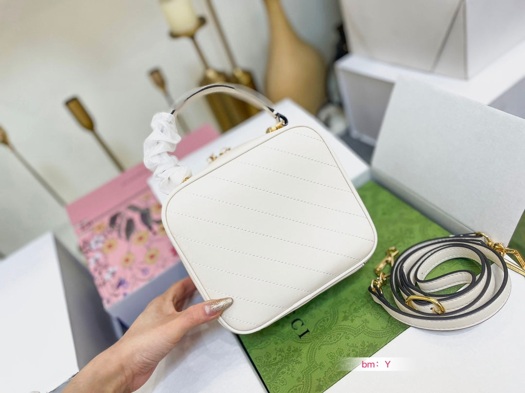 GUCCI BAG 86