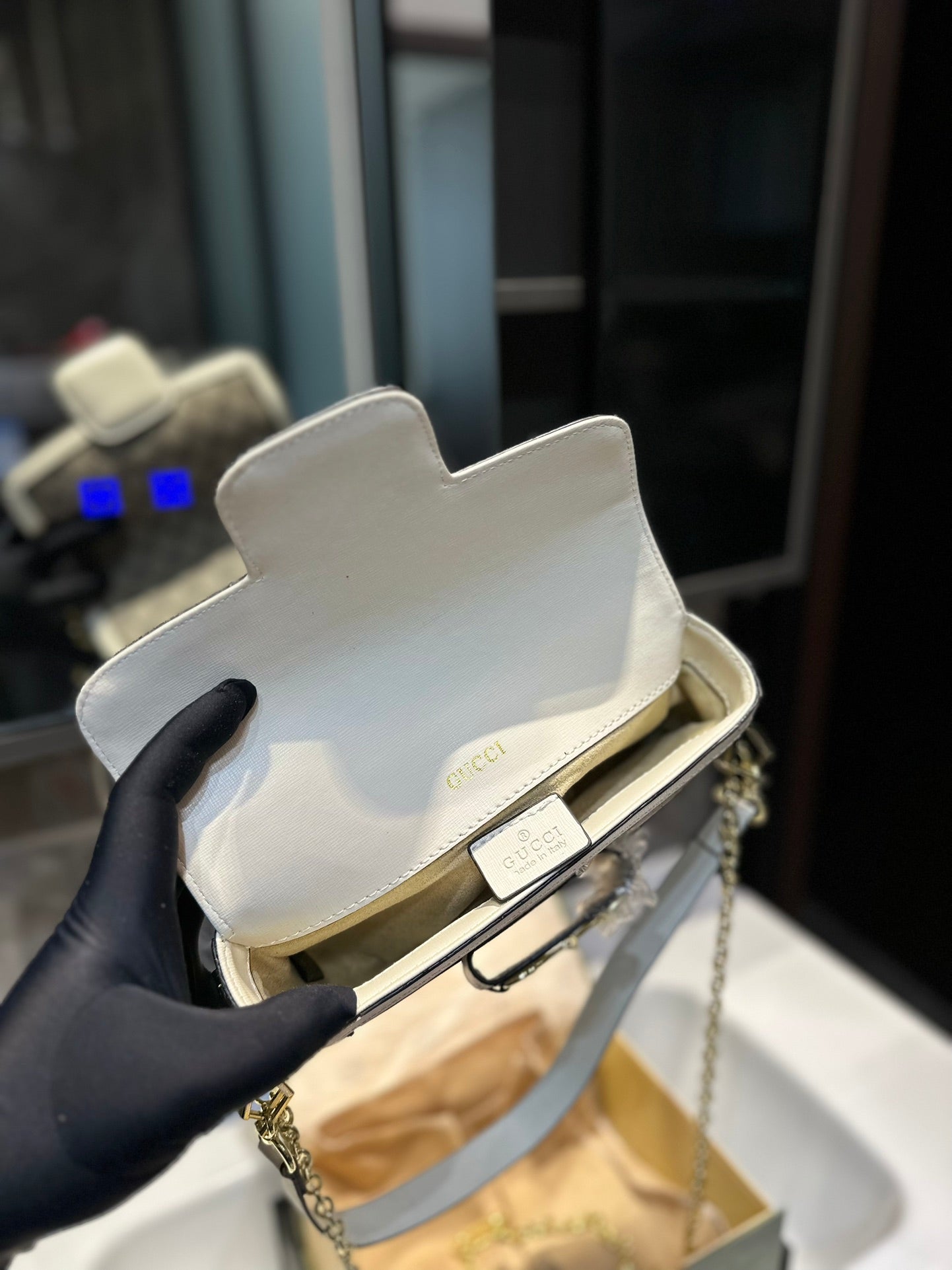 GUCCI BAG 211
