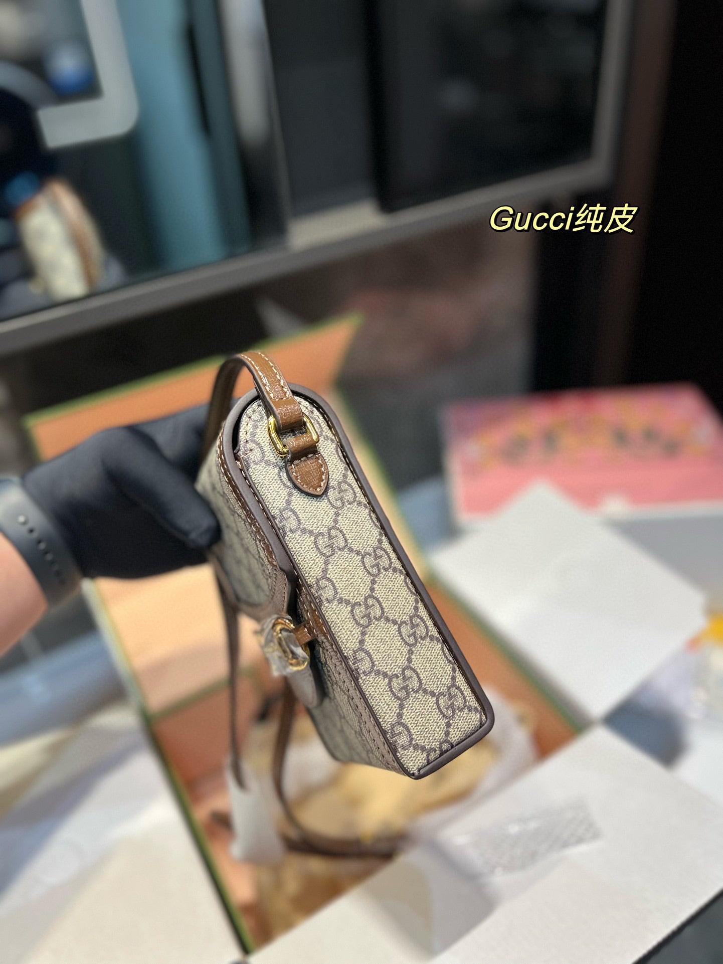 GUCCI BAG 221