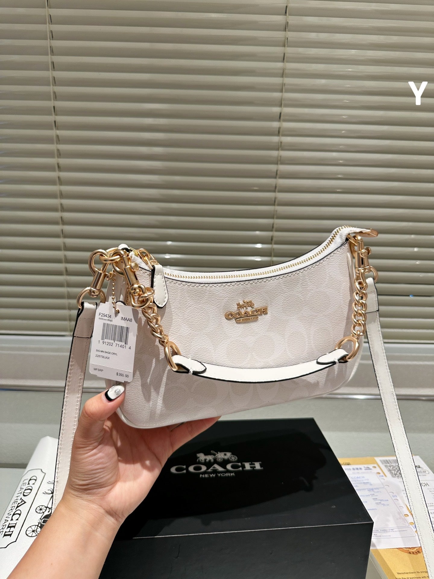 Co-BAG585