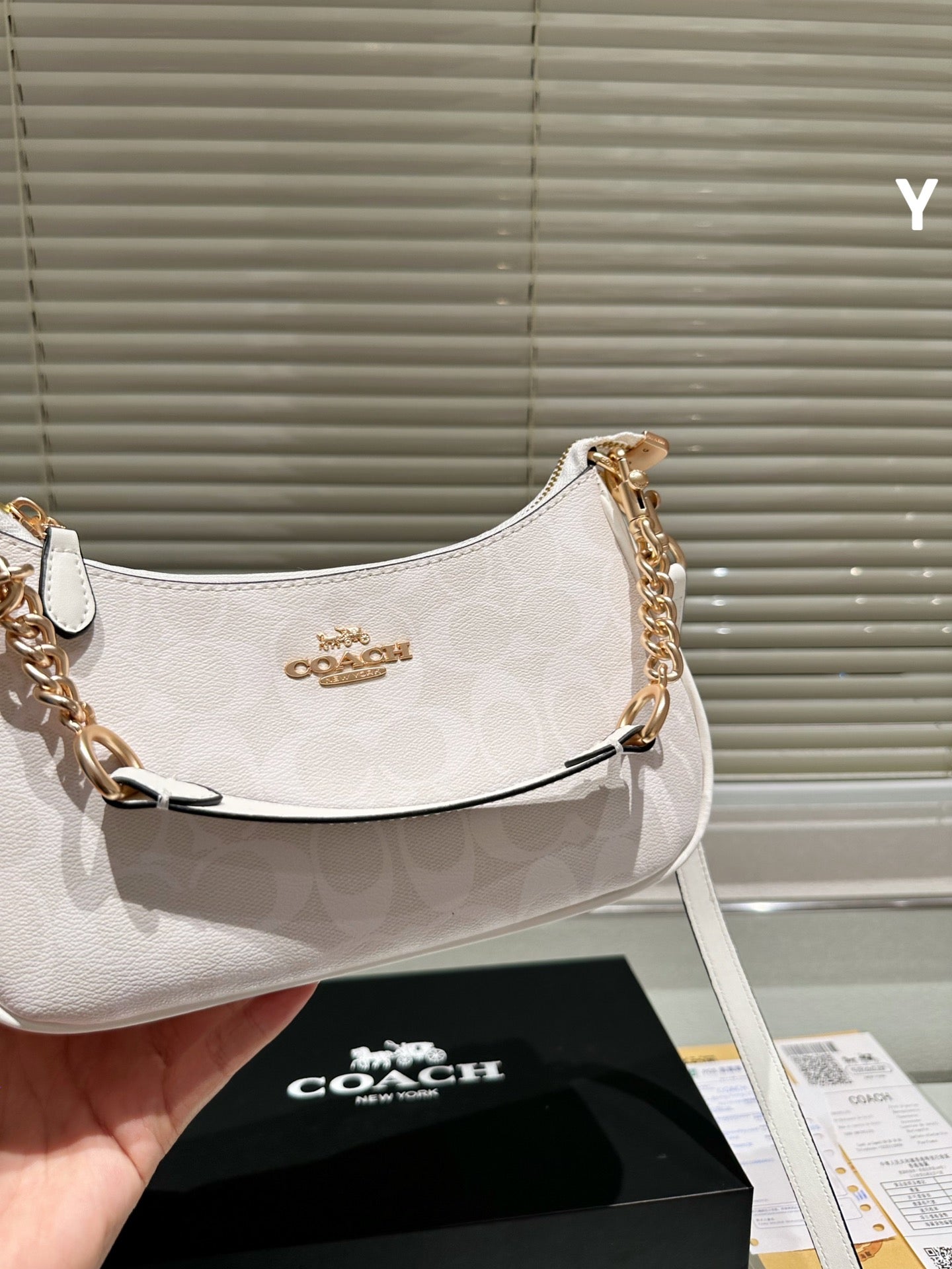 Co-BAG585