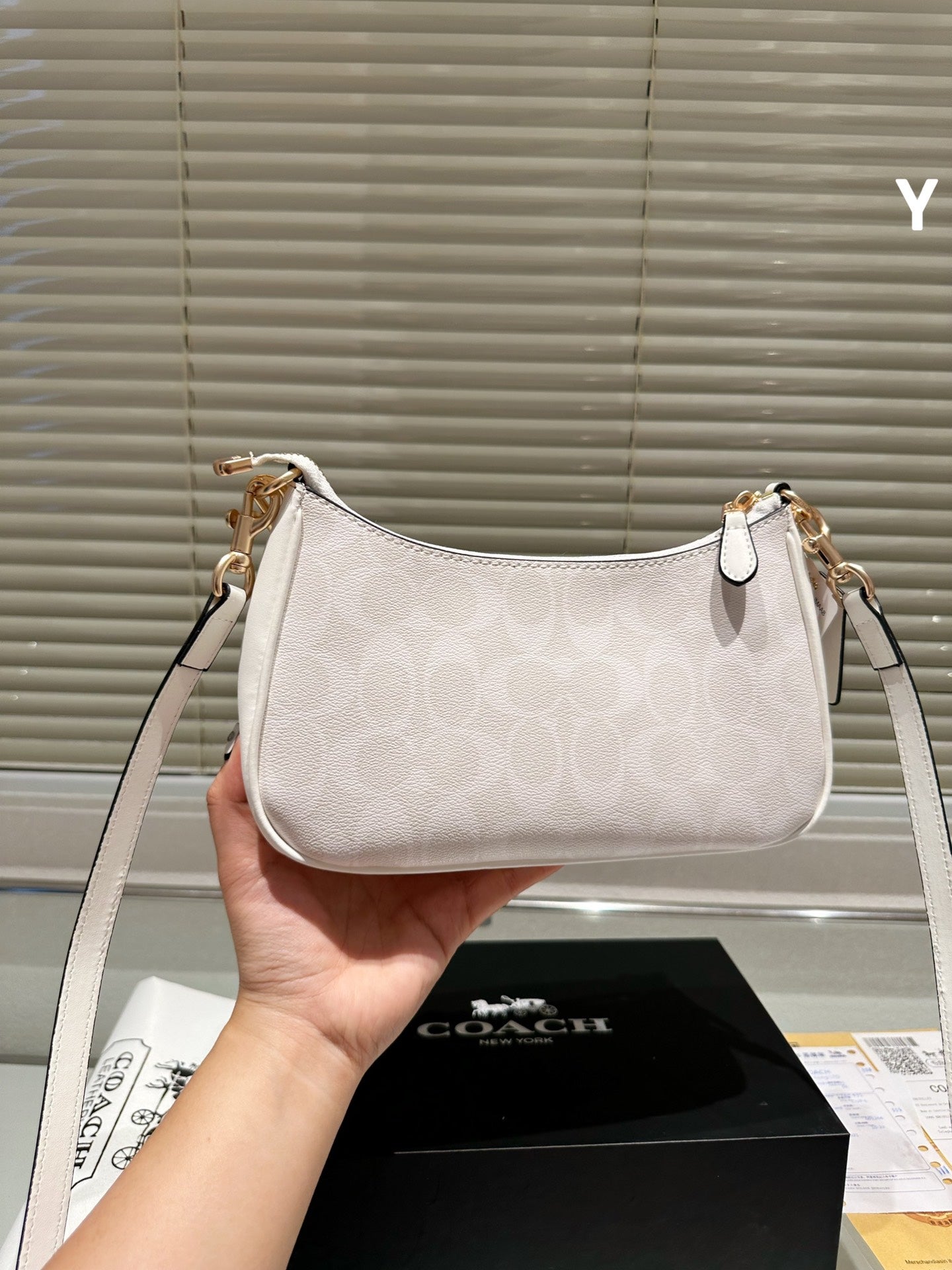 Co-BAG585