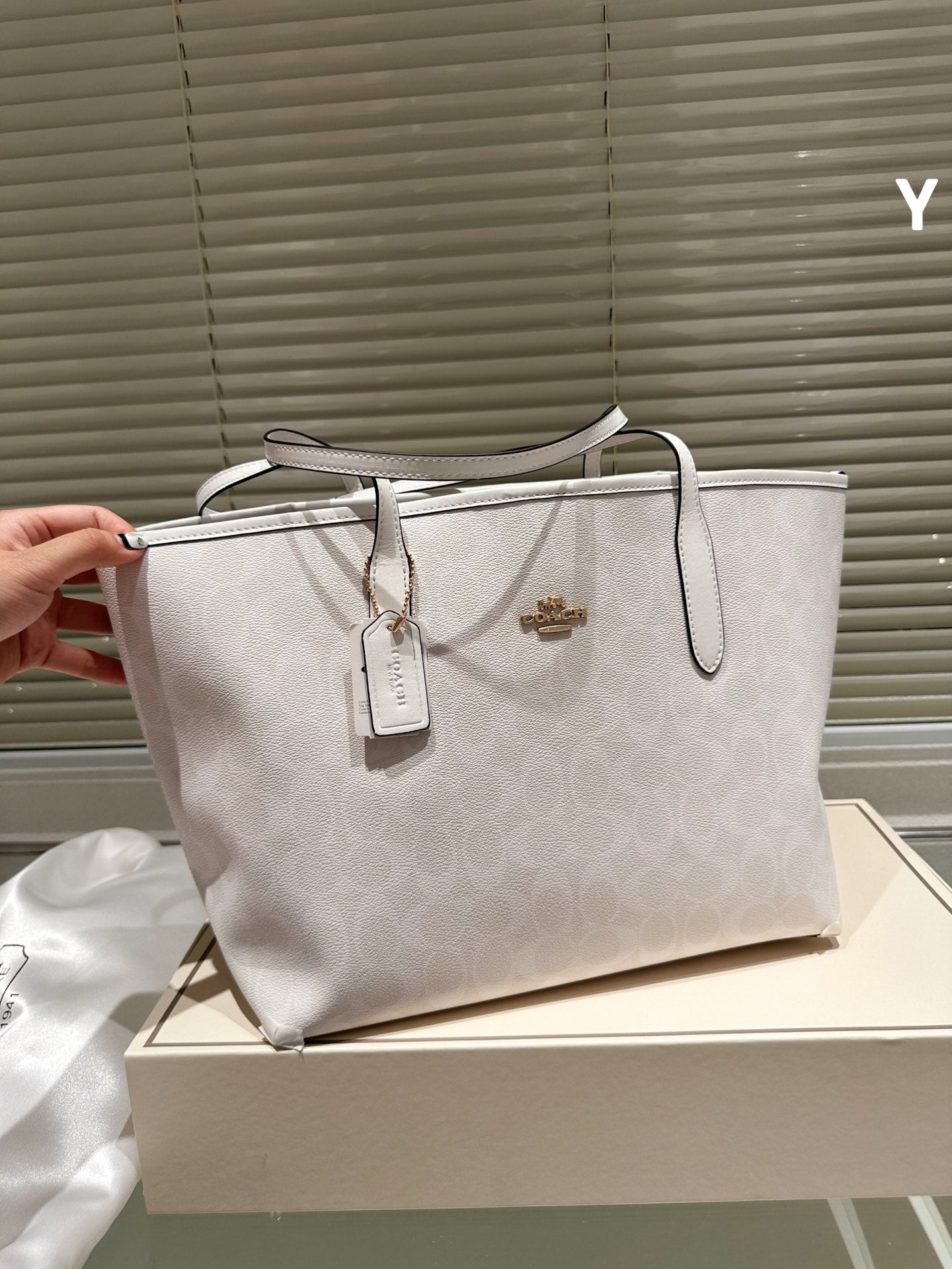 Co-BAG644