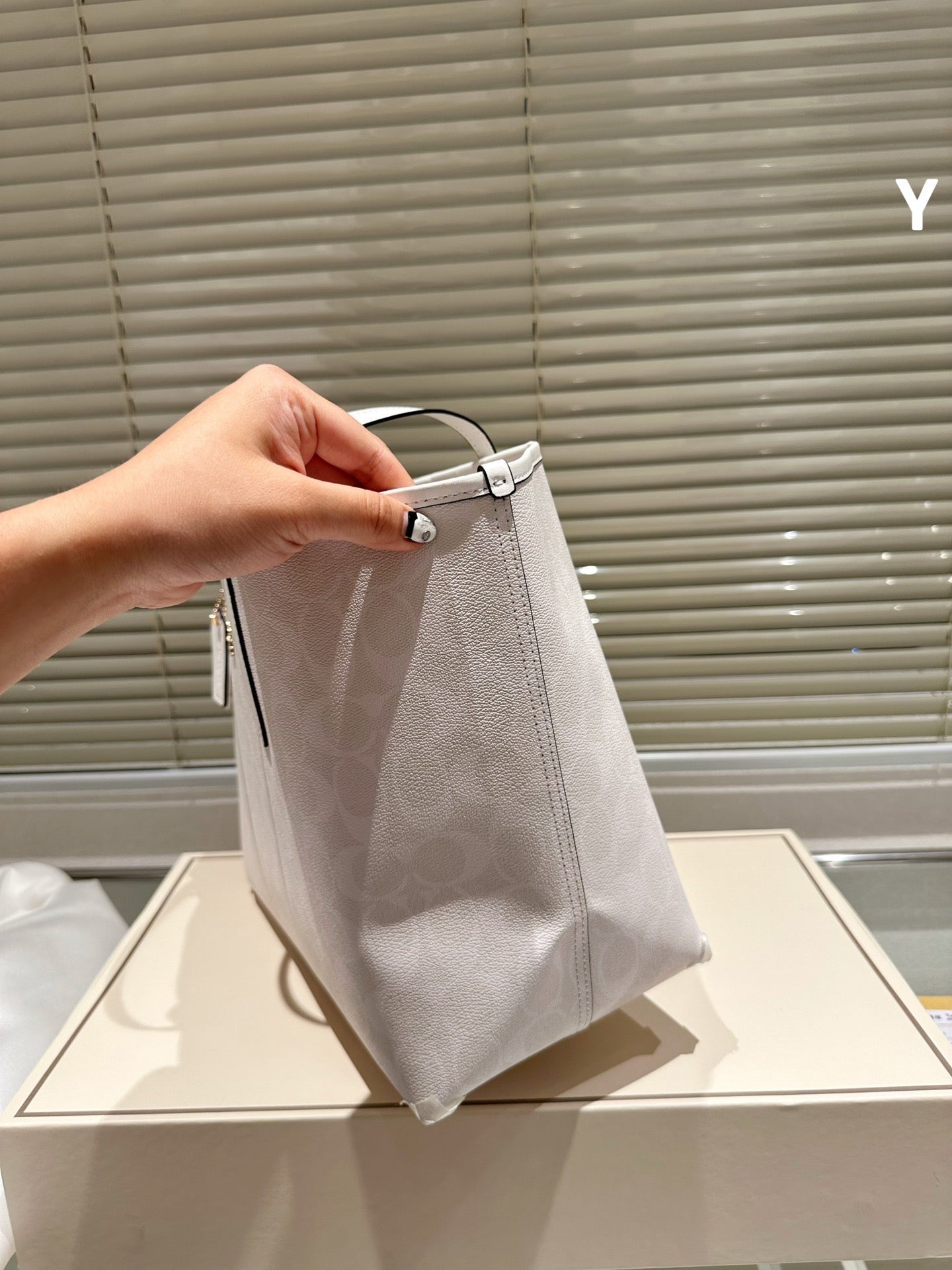 Co-BAG644