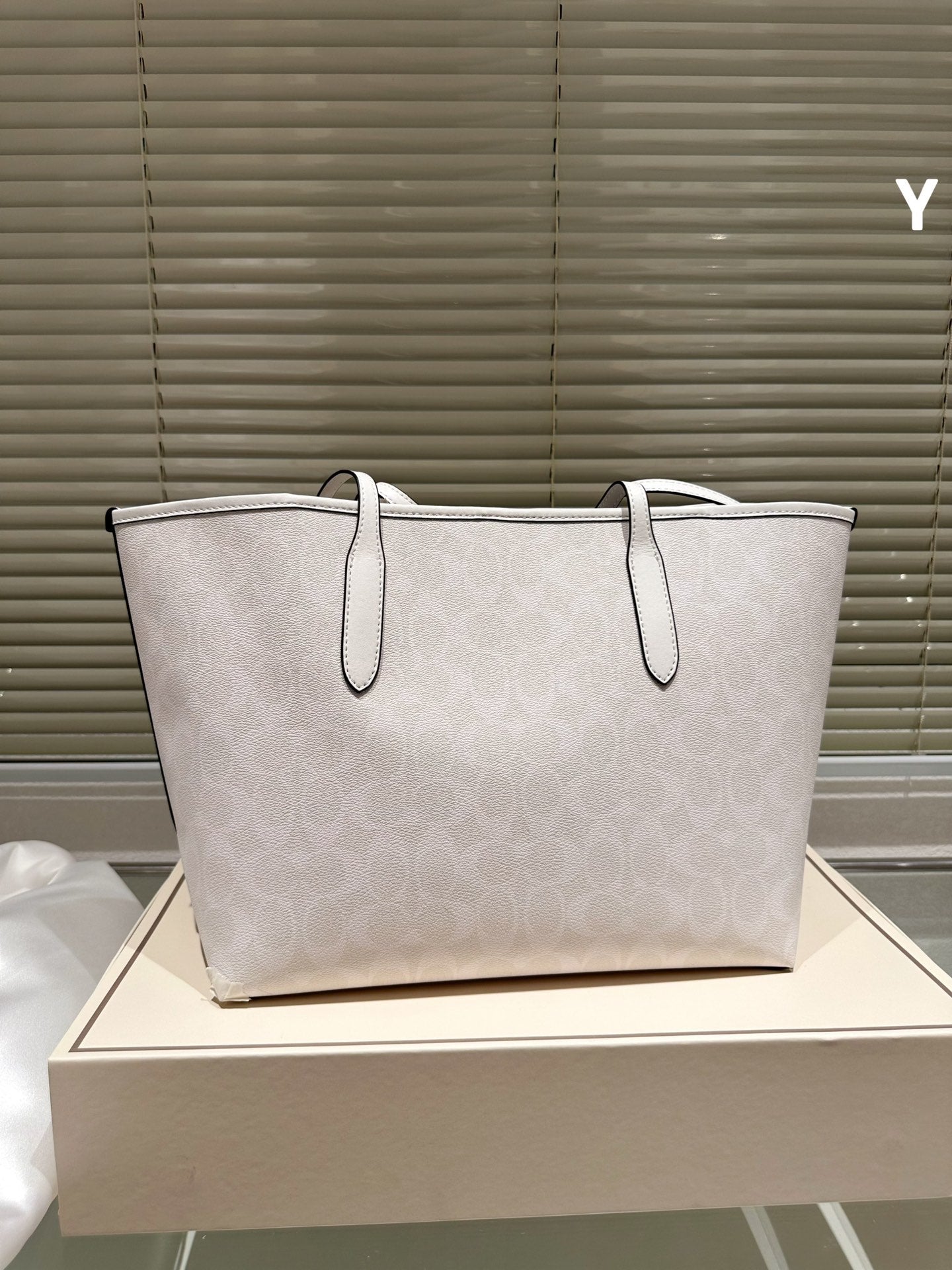 Co-BAG644