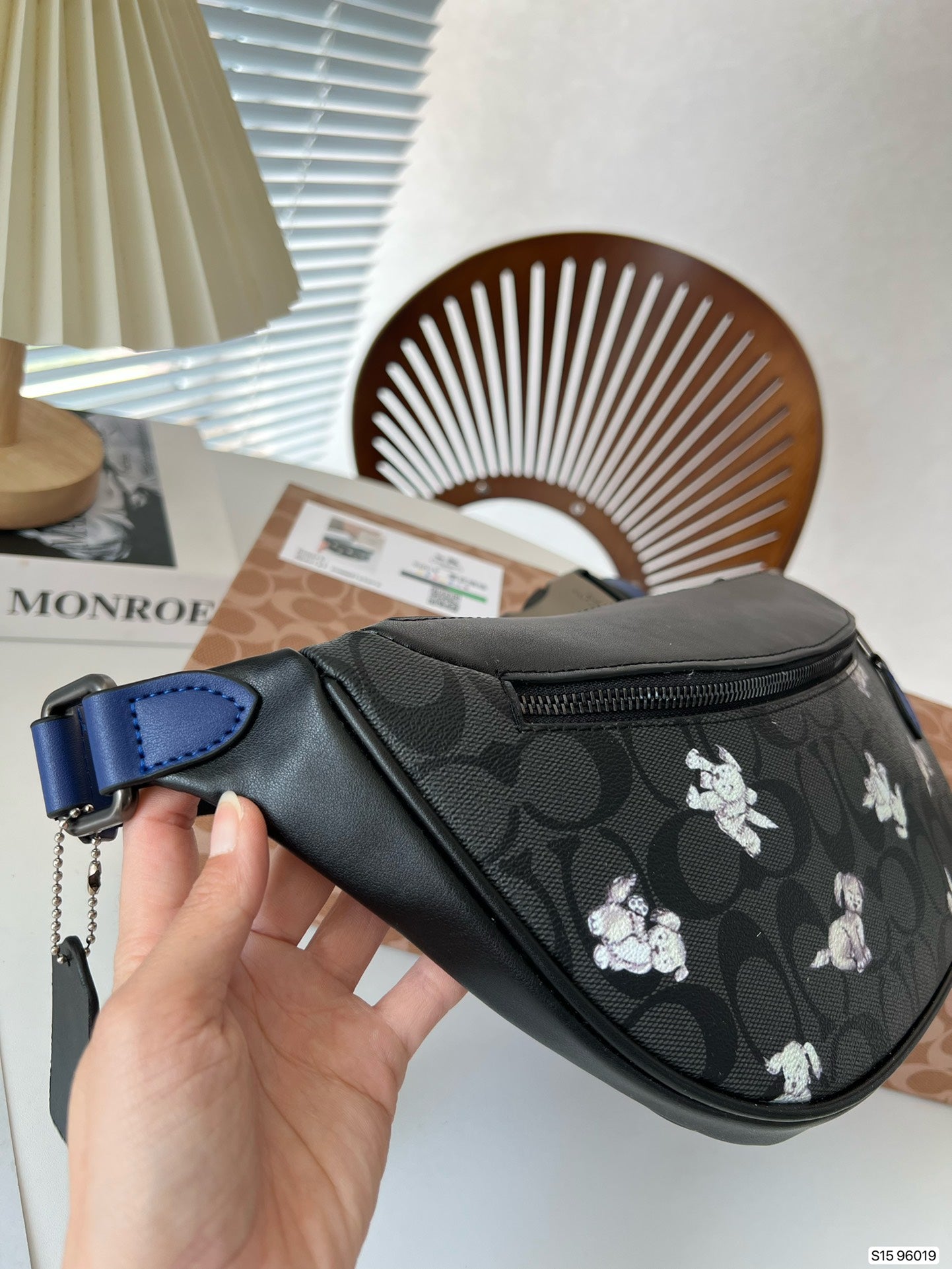 Co-BAG575