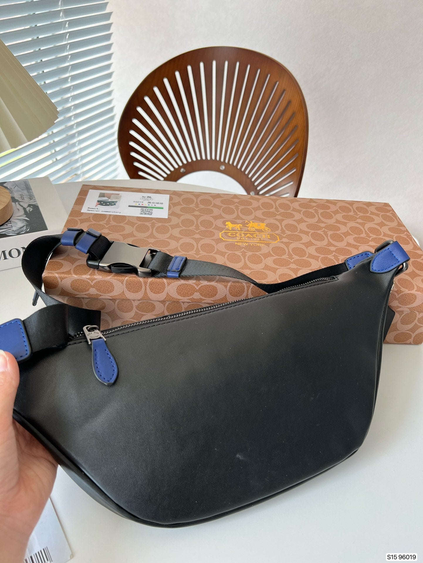 Co-BAG575