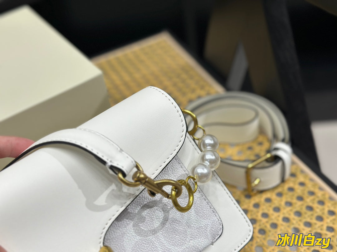 Co-BAG587