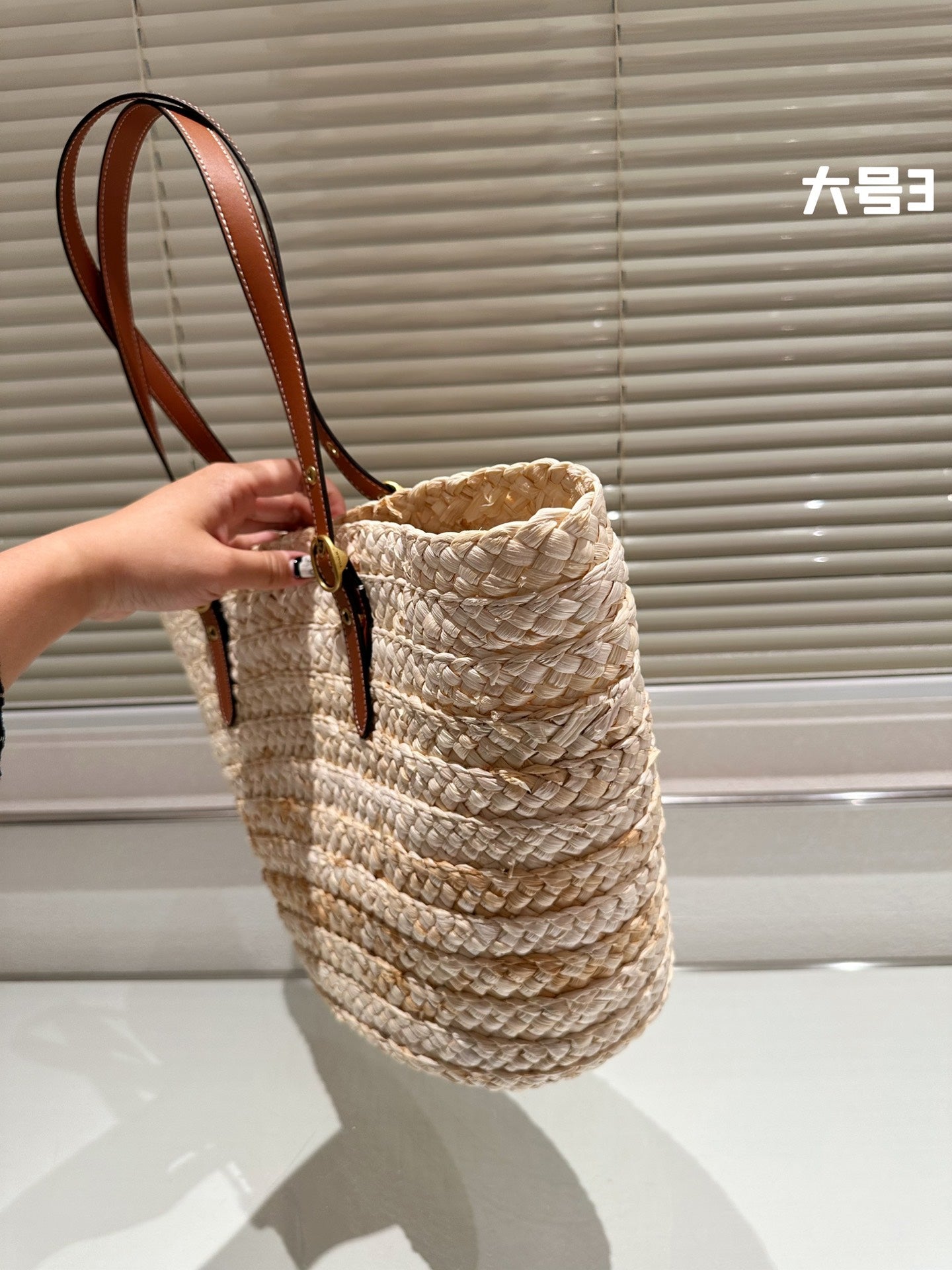 Co-BAG571