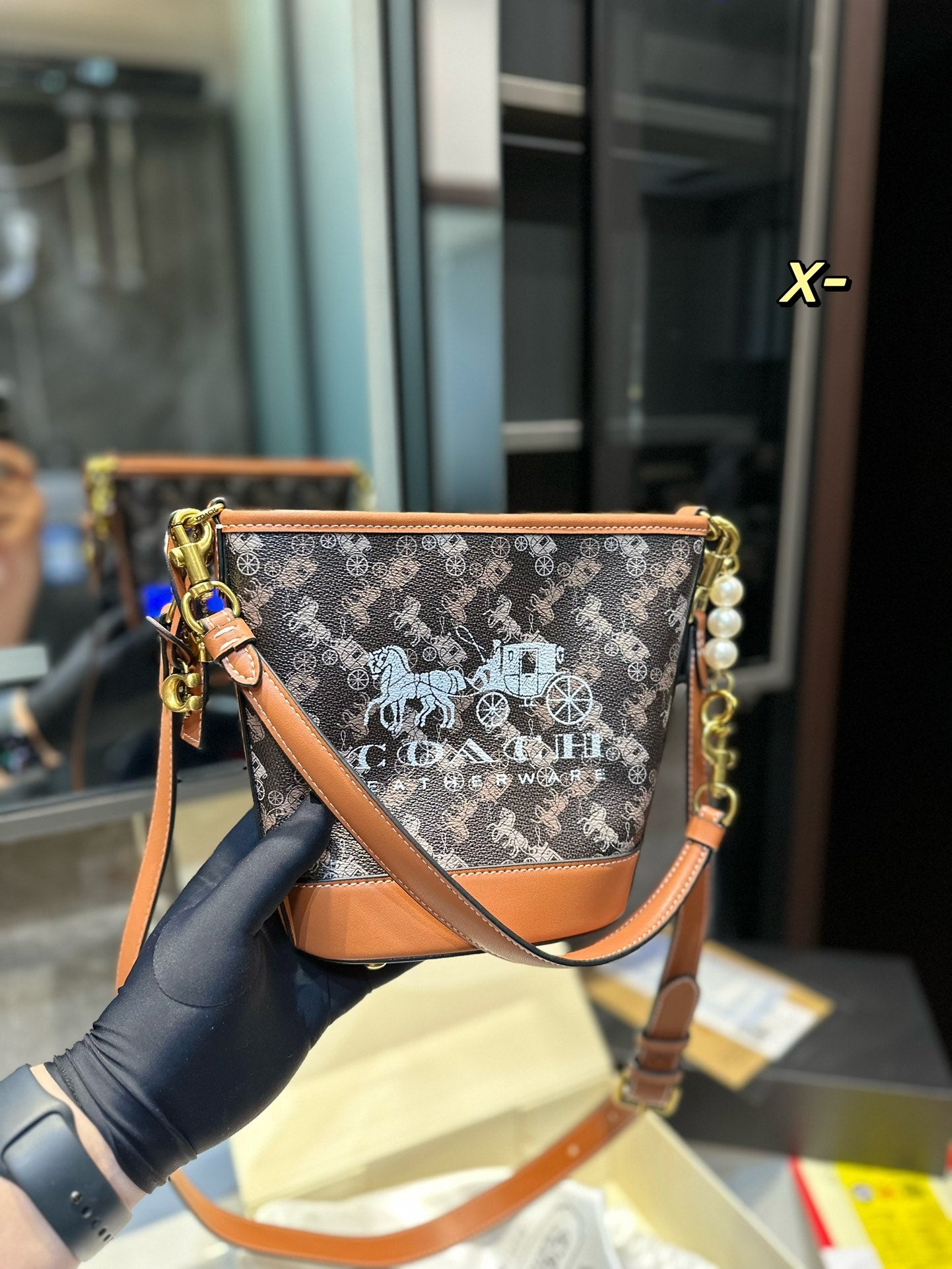 Co-BAG672