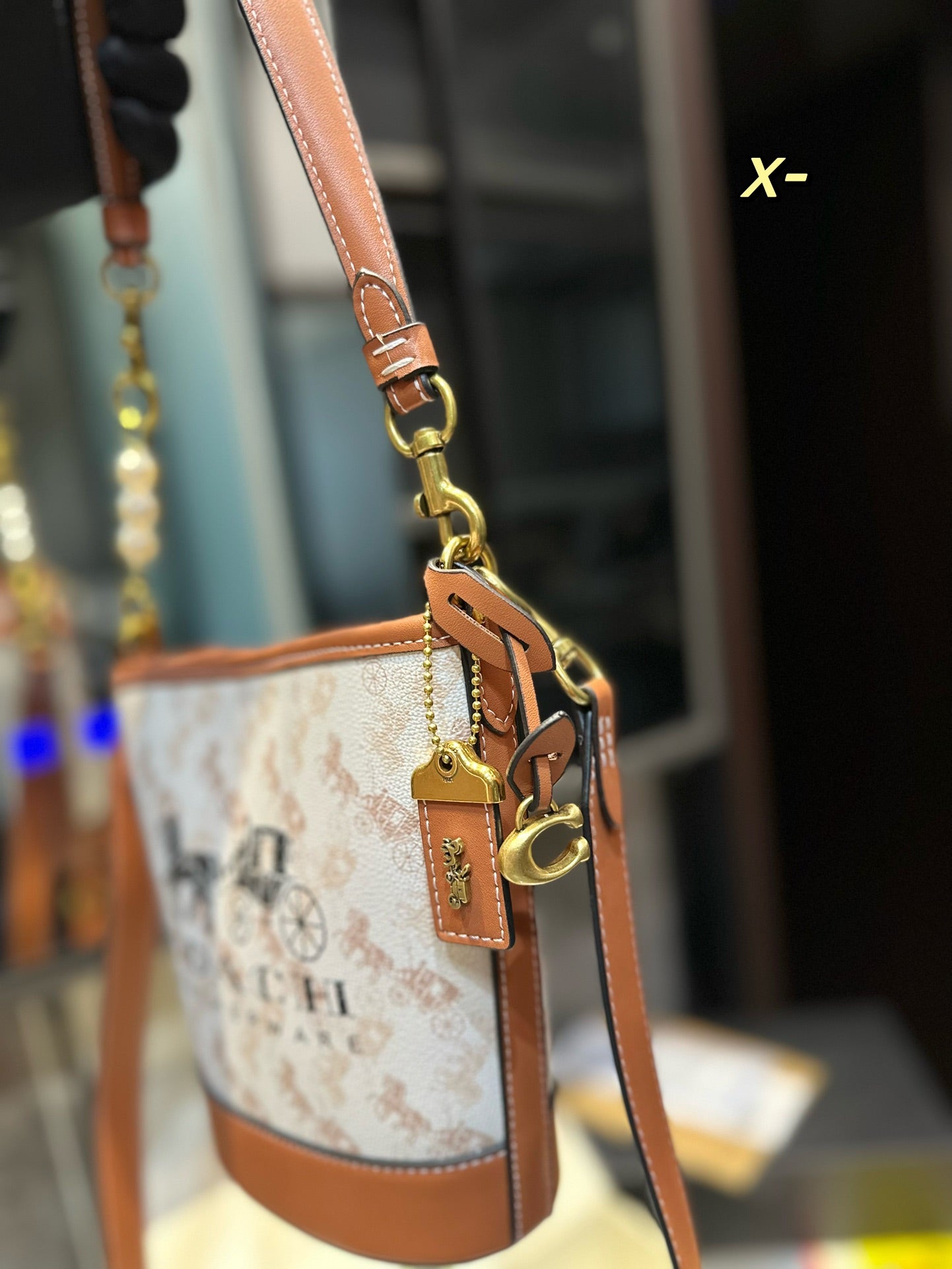 Co-BAG672