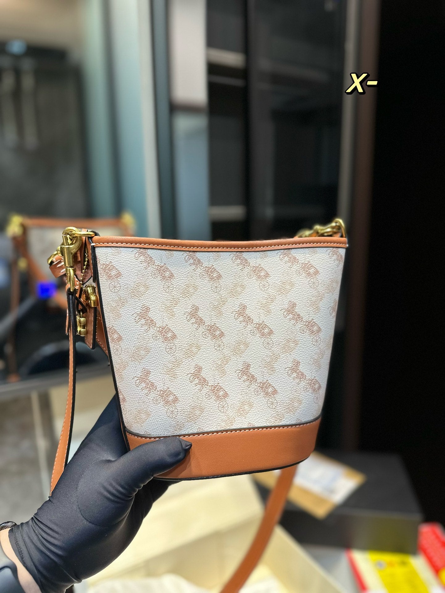 Co-BAG672
