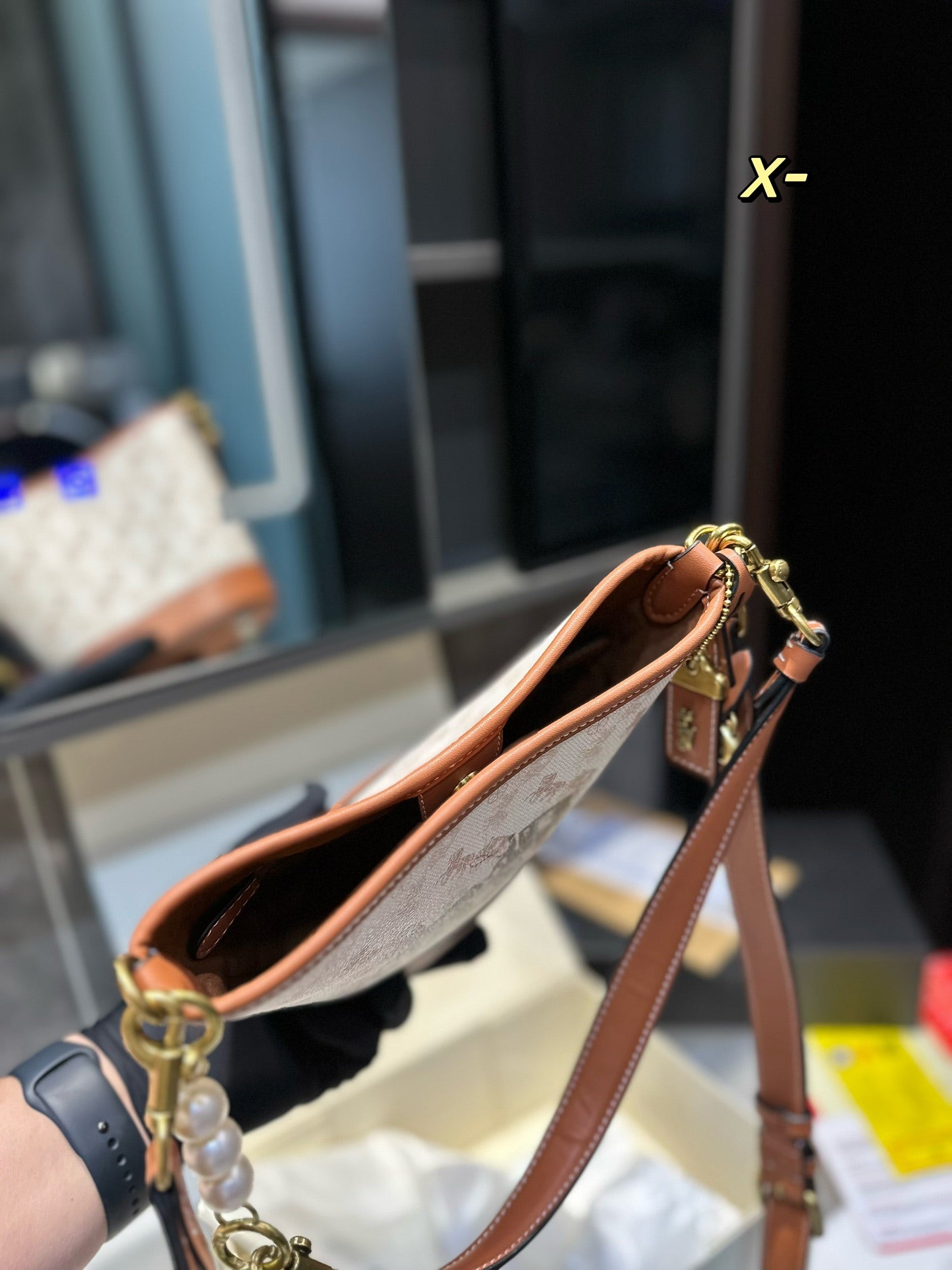 Co-BAG672