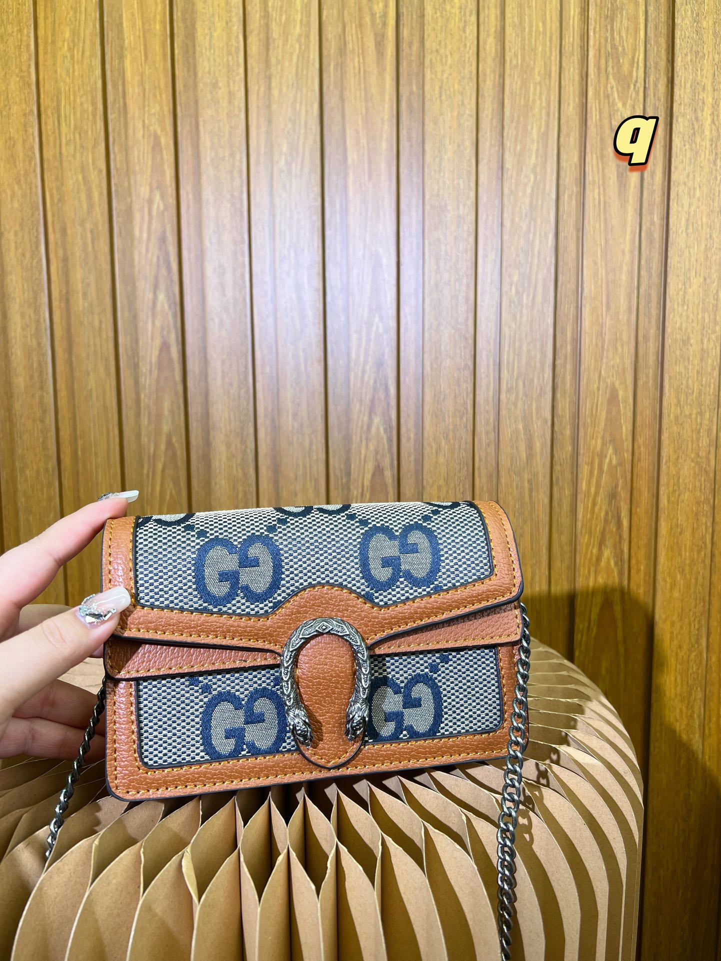 GUCCI BAG 423-2
