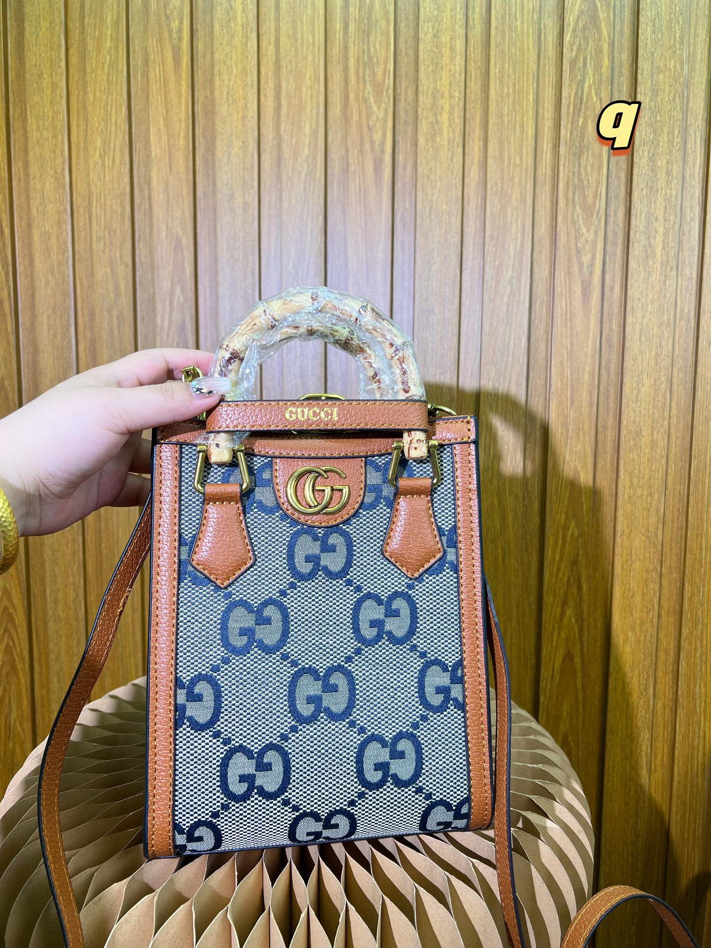 GUCCI BAG 425-1