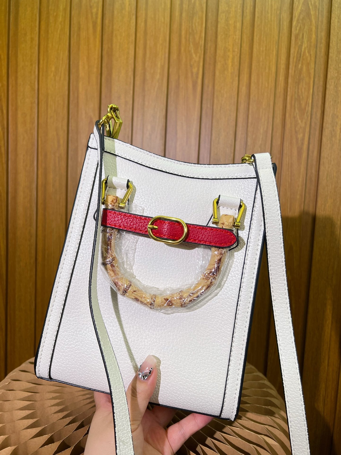 GUCCI BAG 425-2