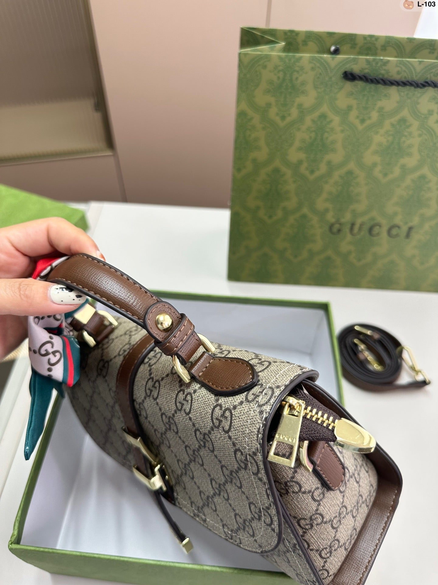 GUCCI BAG  428