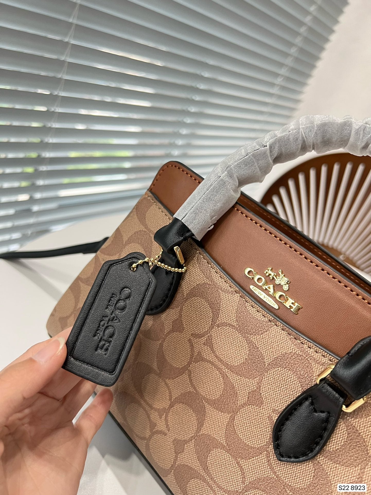 Co-BAG52
