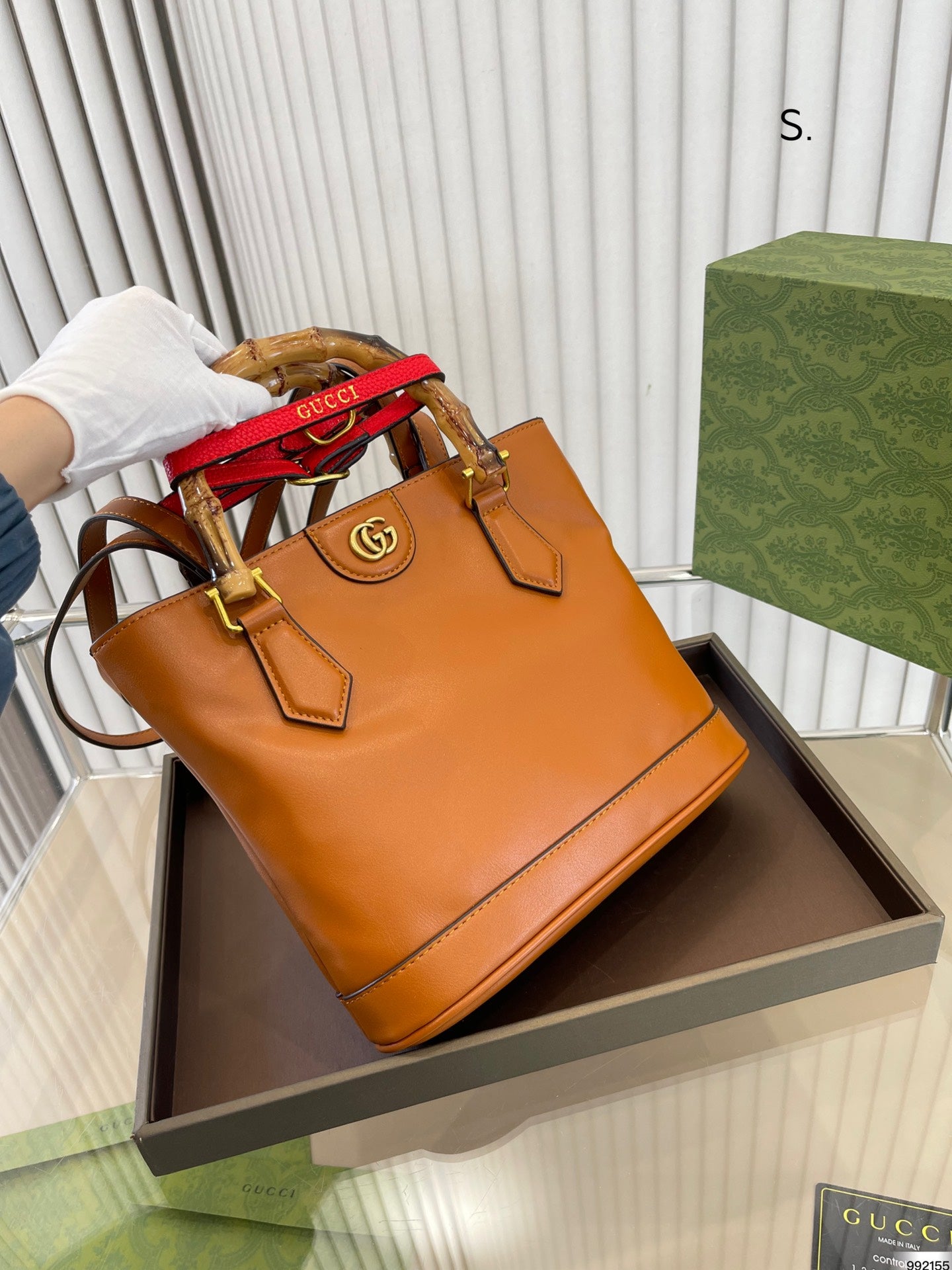 GUCCI BAG 477-2