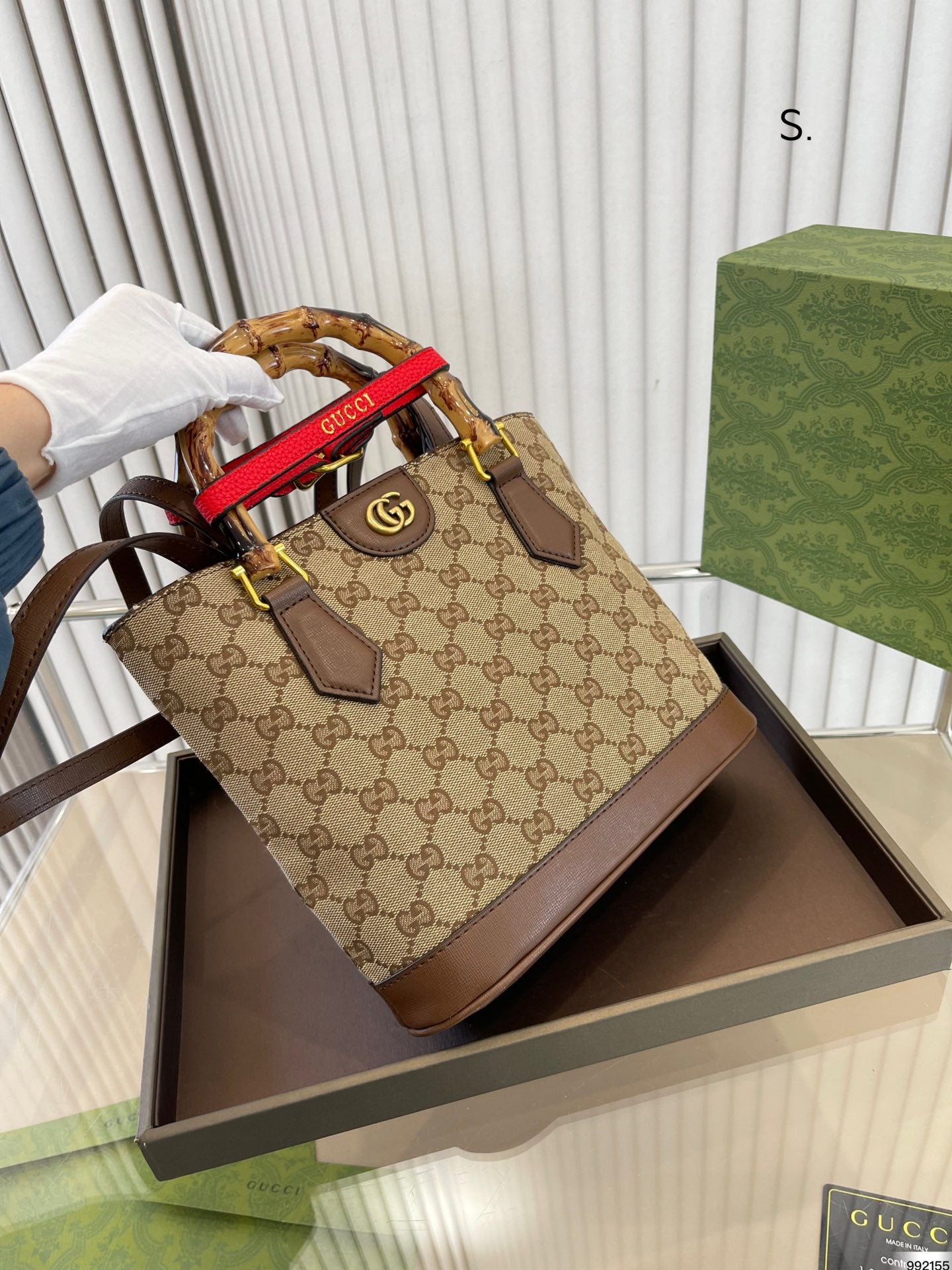 GUCCI BAG 477-2
