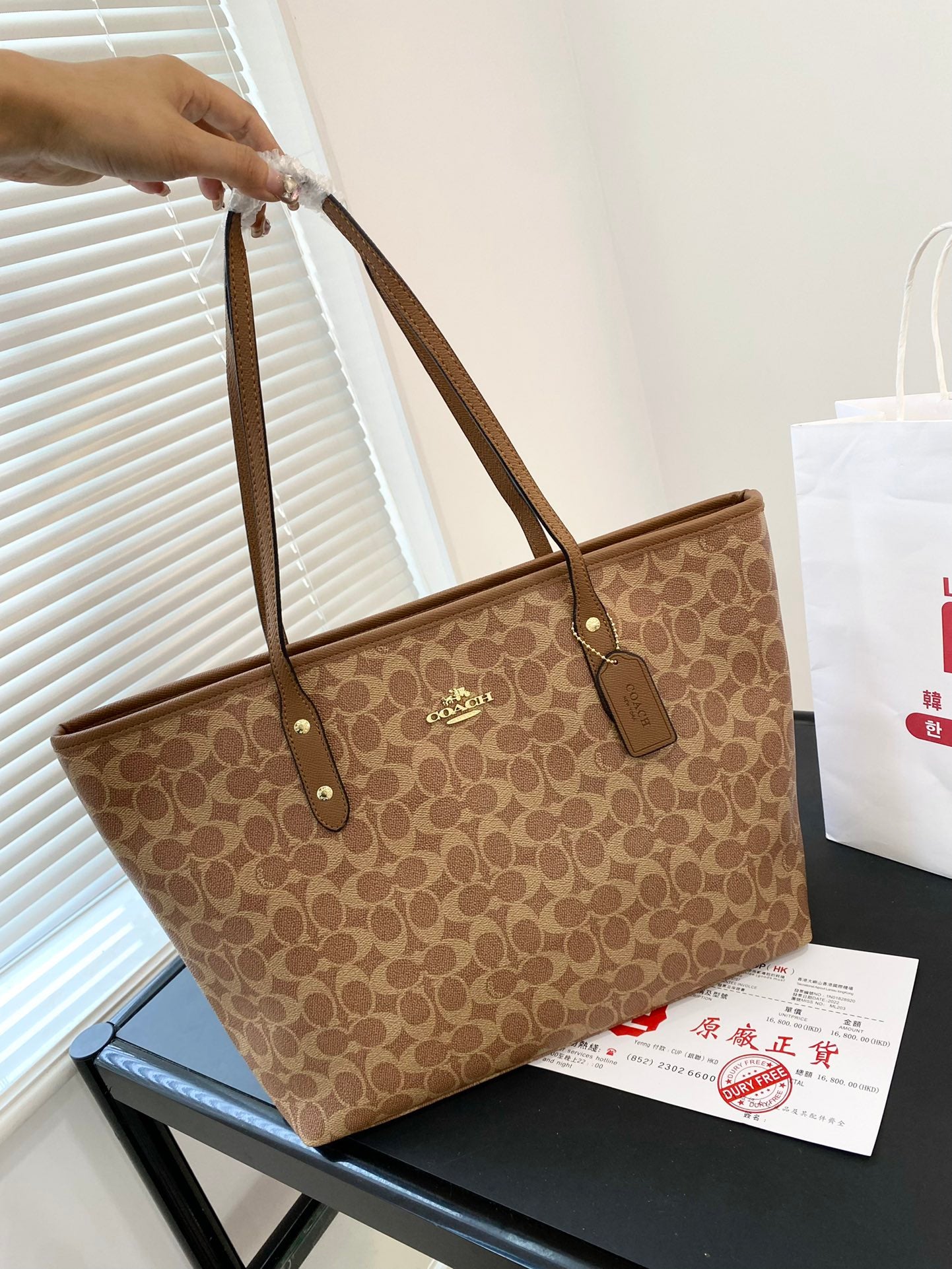 Co-BAG682