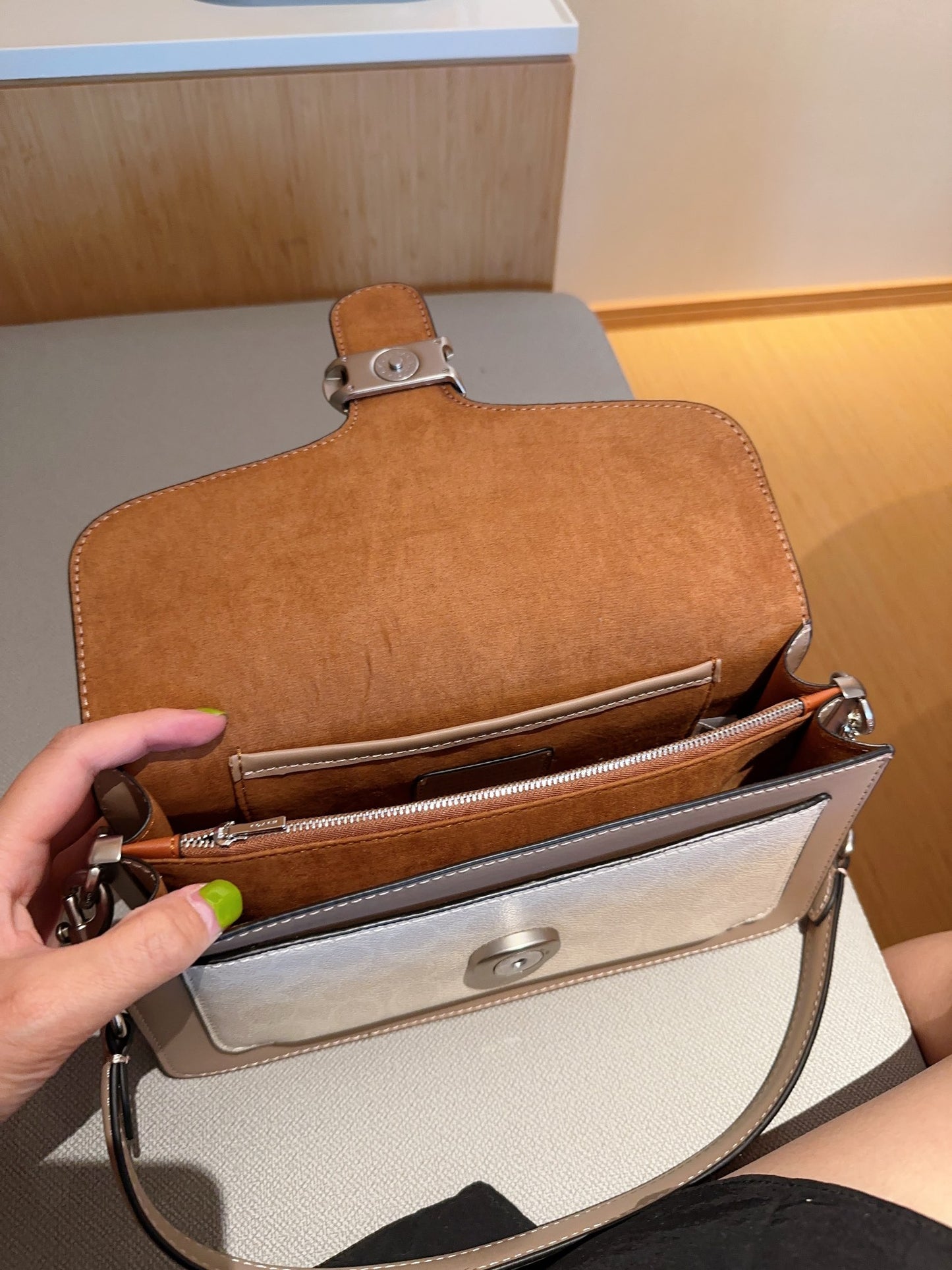 Co-BAG683