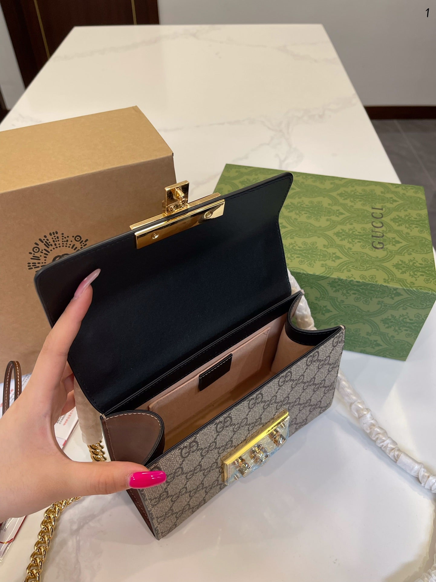 GUCCI BAG 539
