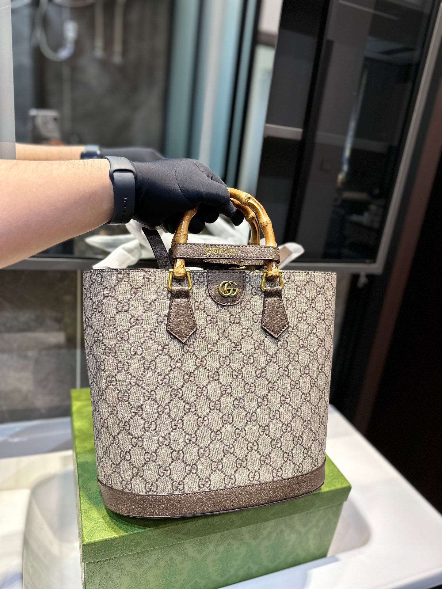 GUCCI BAG 600