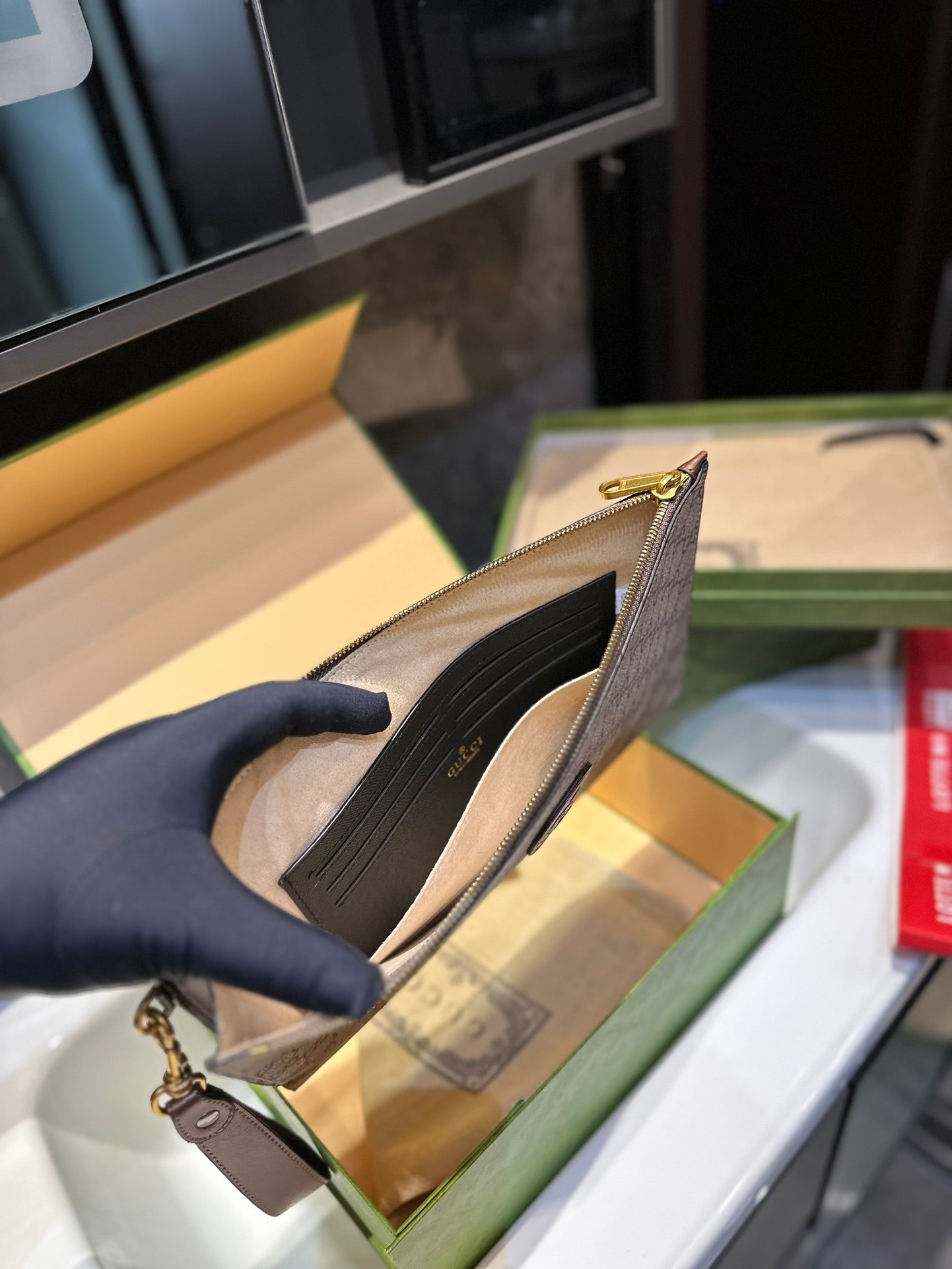 GUCCI BAG 637