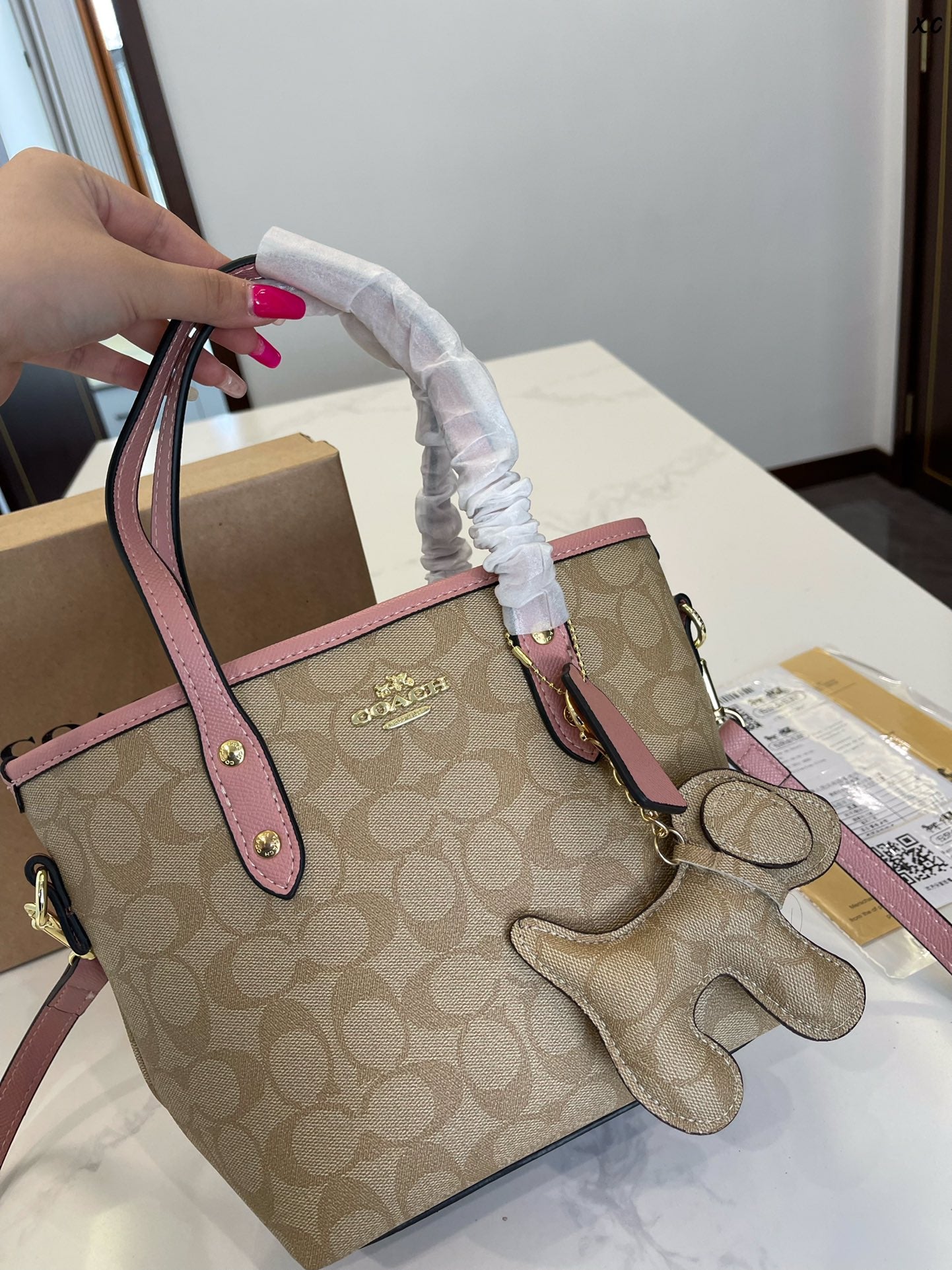 Co-BAG599