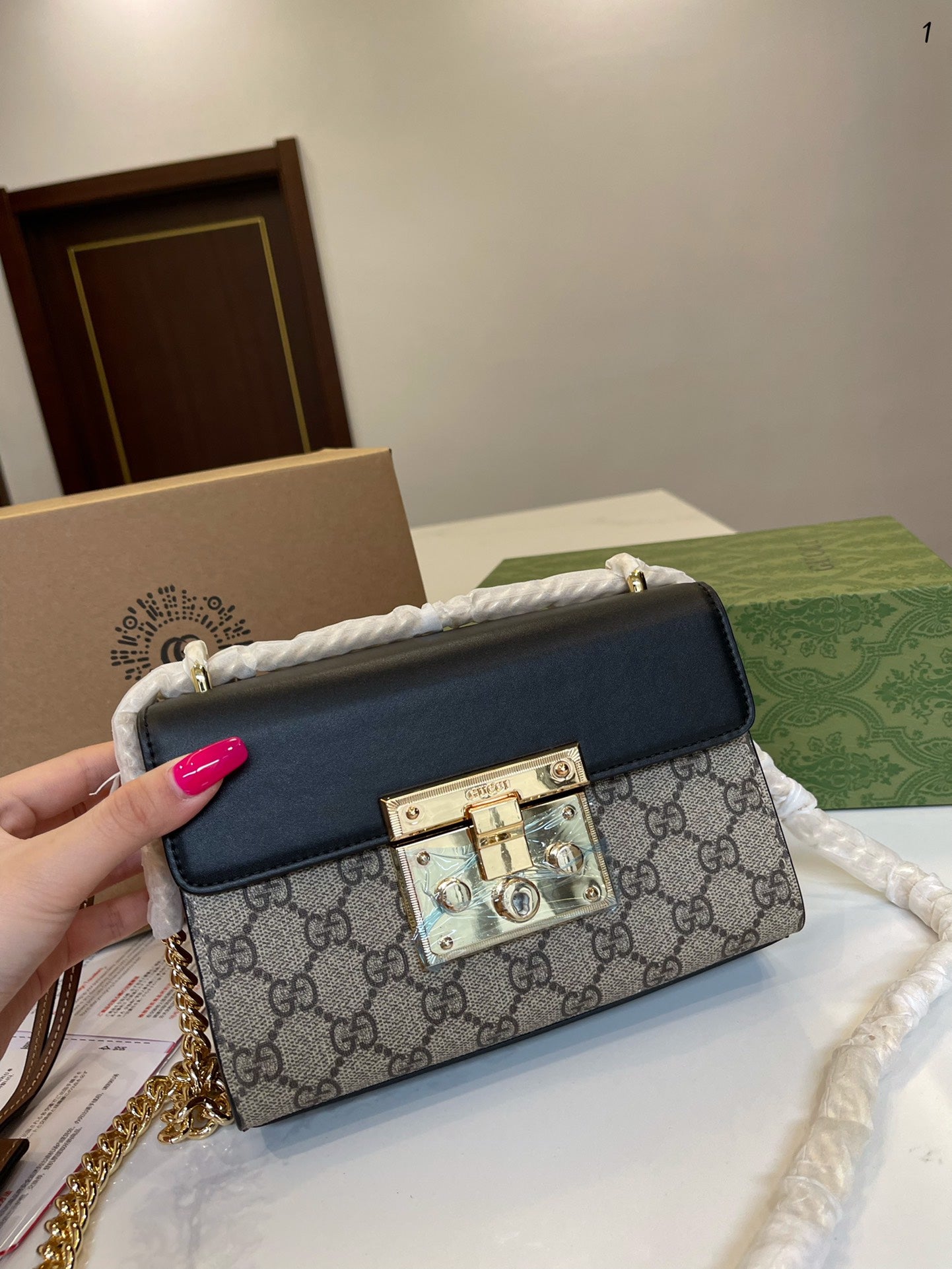 GUCCI BAG 677-1