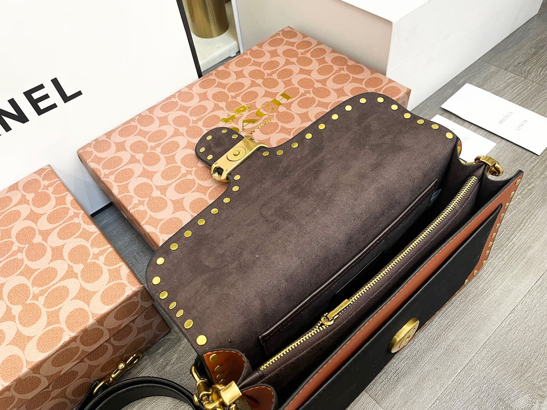Co-BAG689