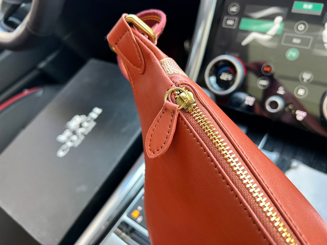 Co-BAG582