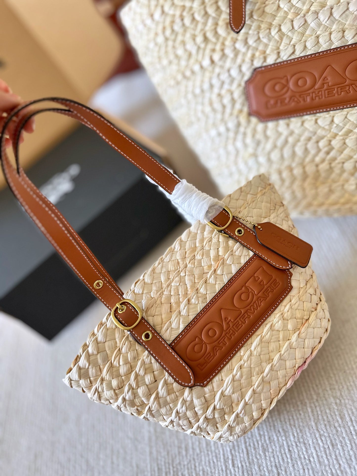 Co-BAG572