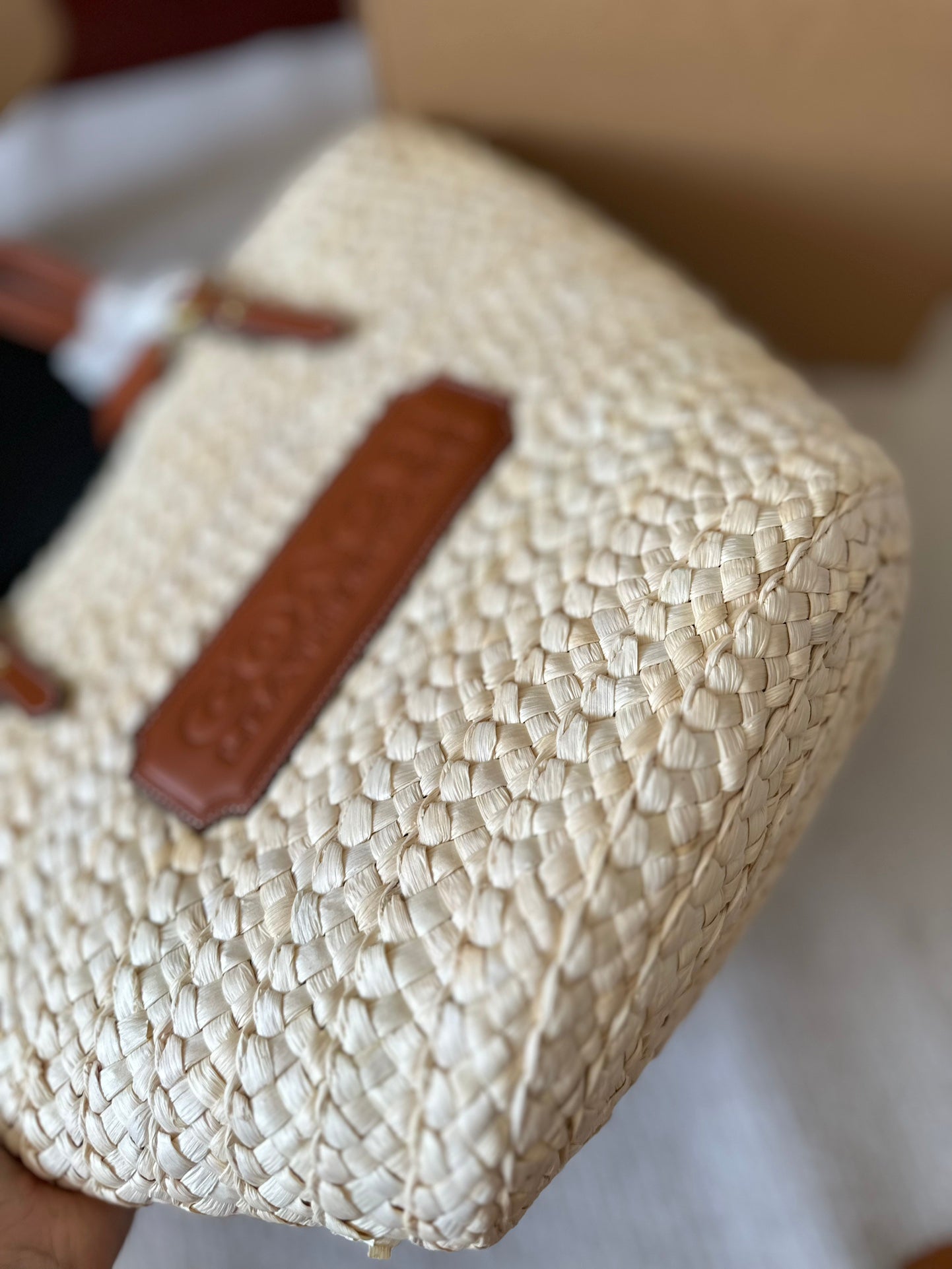 Co-BAG572