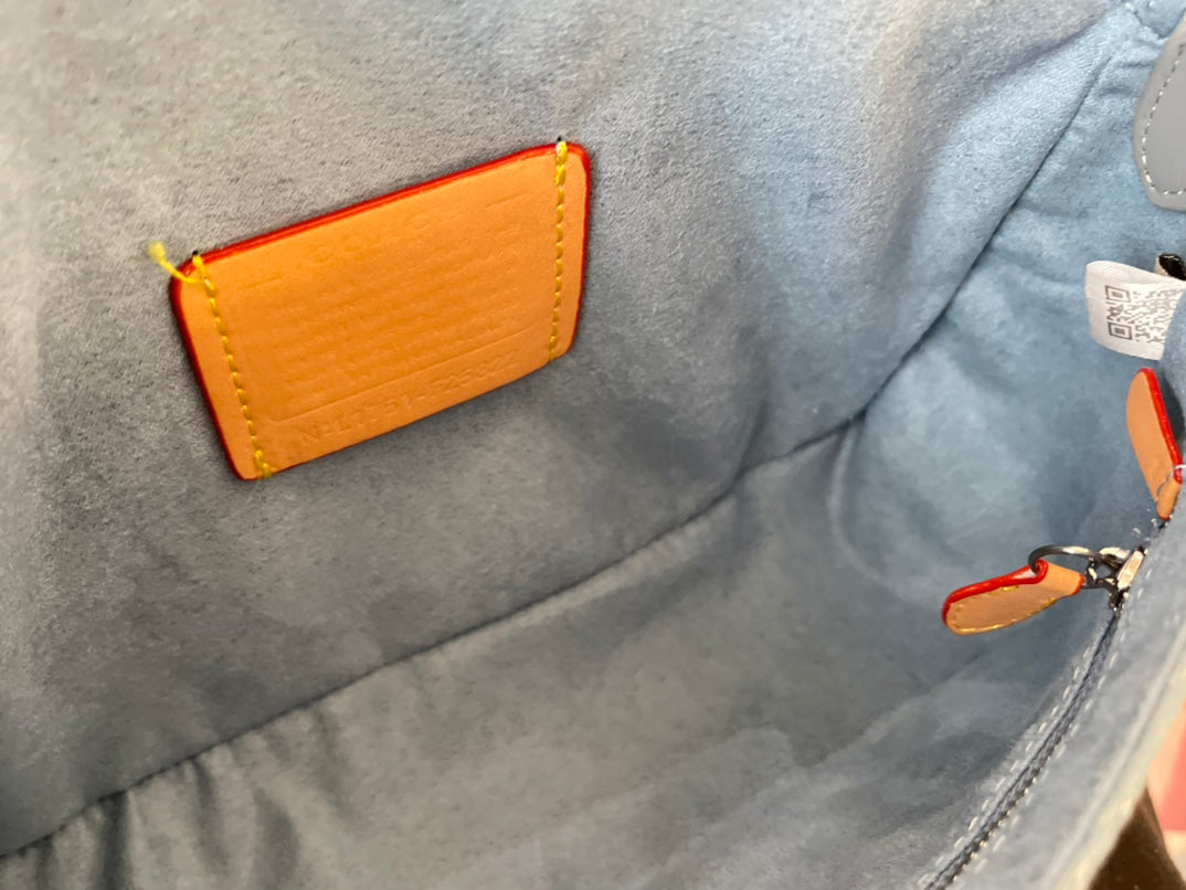 Co-BAG592