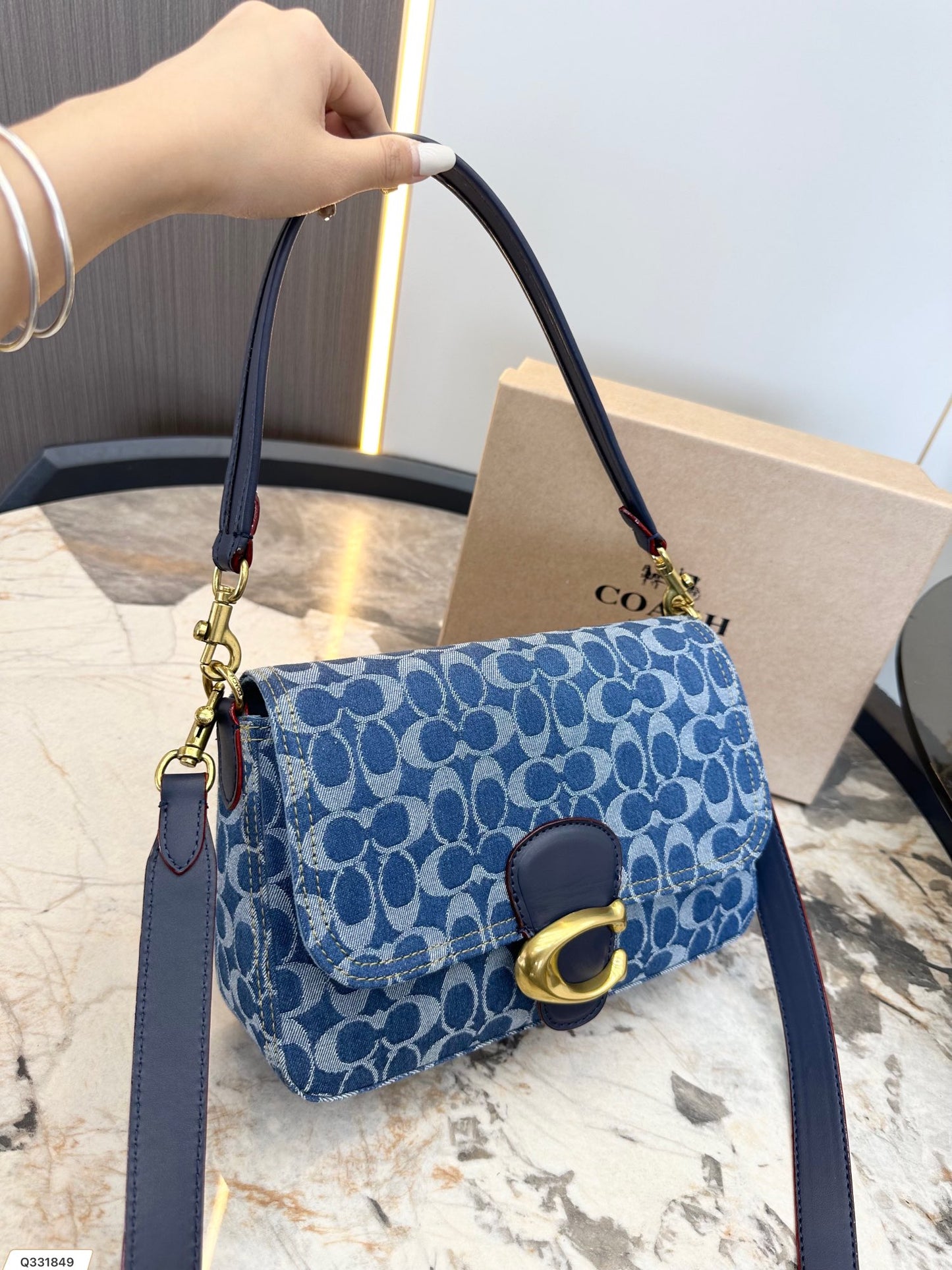 Co-BAG593